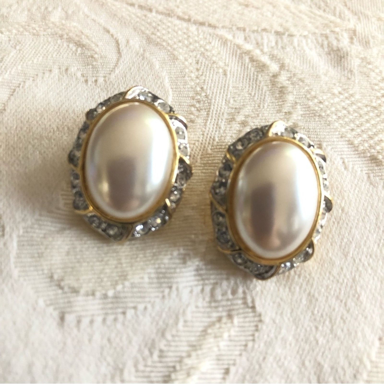 Vintage Vintage 70s oval cream pearl halo clip on earrings Size ONE SIZE - 2 Thumbnail