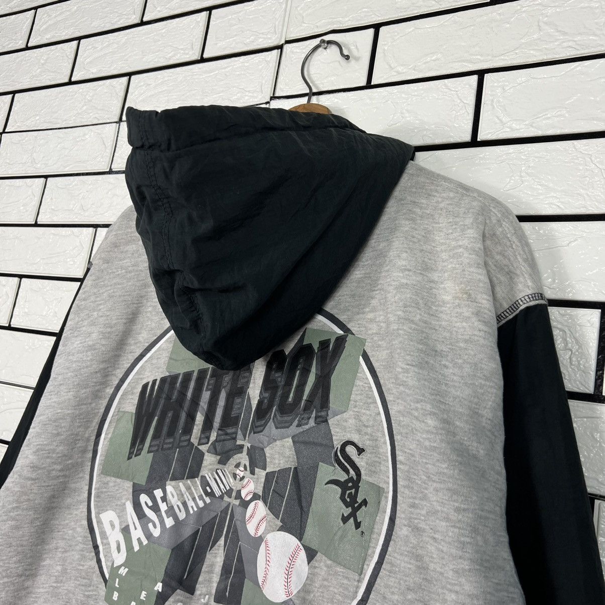 MLB CHICAGO WHITE SOX Reversible Hooded Varsity Youth #4059-C184 Size US M / EU 48-50 / 2 - 5 Thumbnail