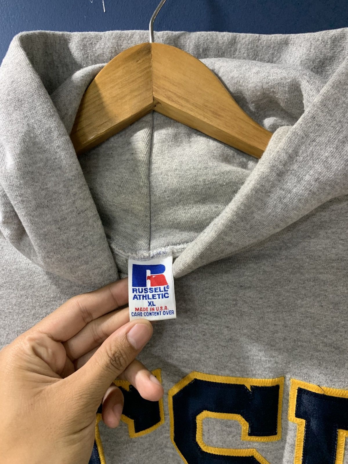 Russell Athletic × Vintage Vintage Russell Athletic UCSB College Hoodie Size US XL / EU 56 / 4 - 5 Thumbnail
