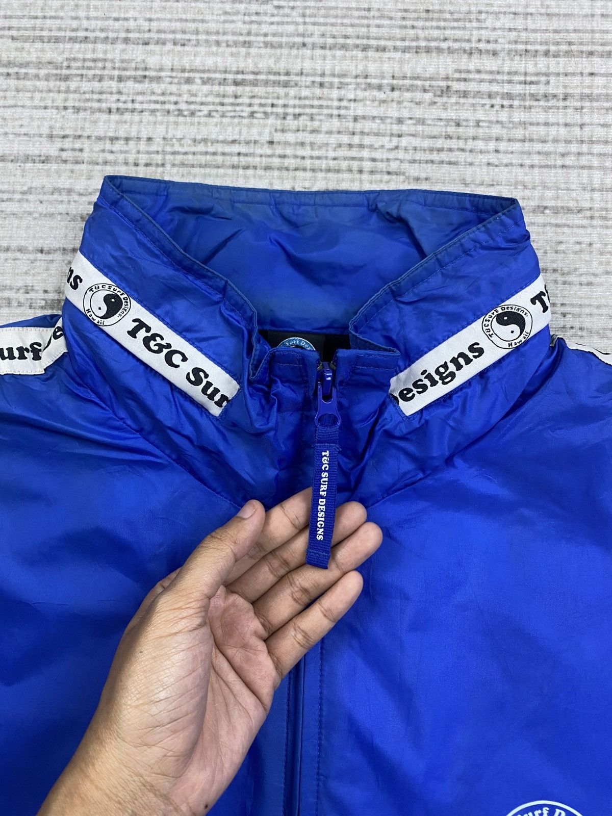 Vintage Vintage T&C Surf Design Big Logo Side Tape Zipper Jacket Size US L / EU 52-54 / 3 - 7 Thumbnail