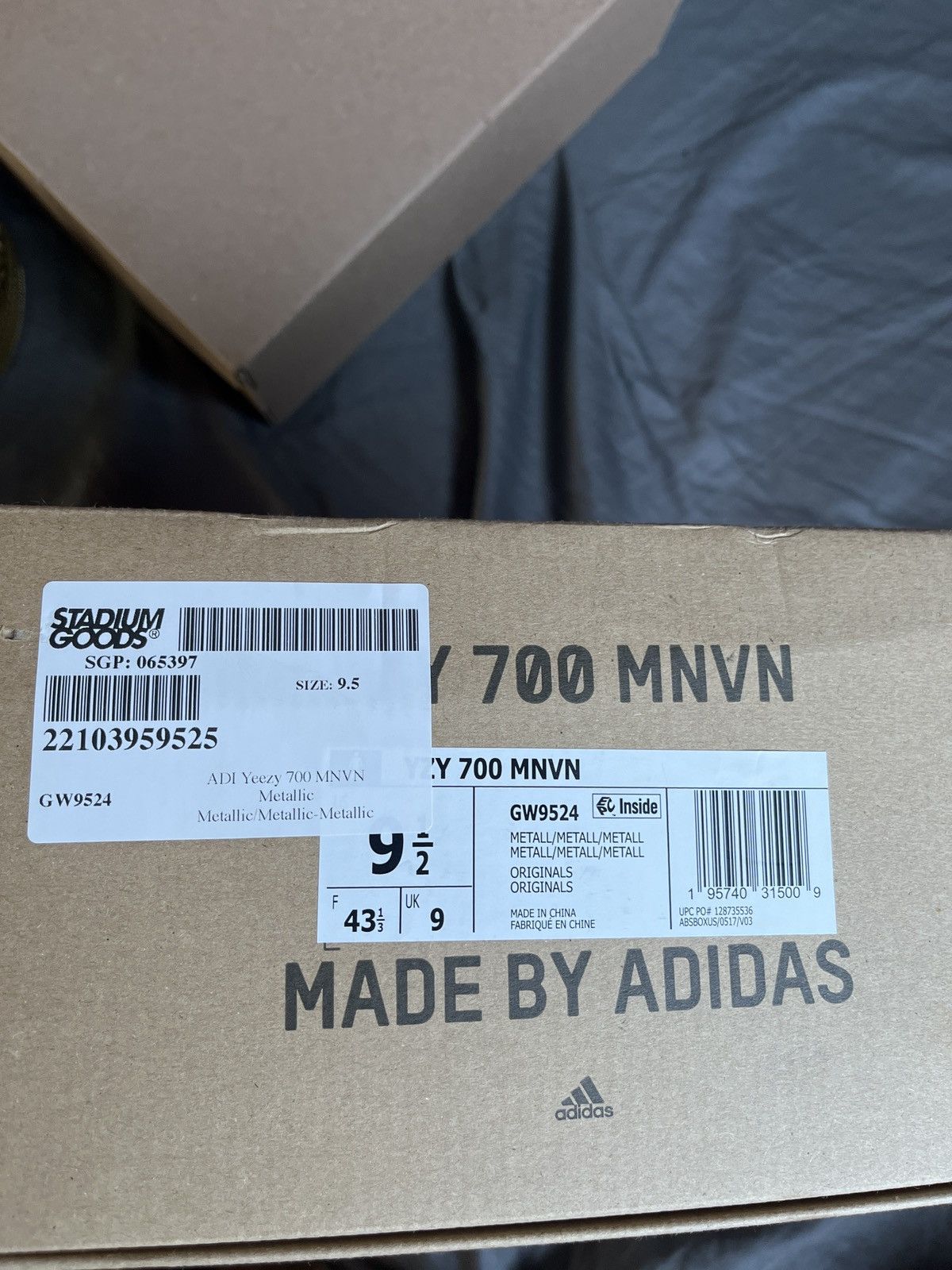 Yeezy Yeezy 700 MNVN Metallic Size US 9.5 / EU 42-43 - 6 Thumbnail