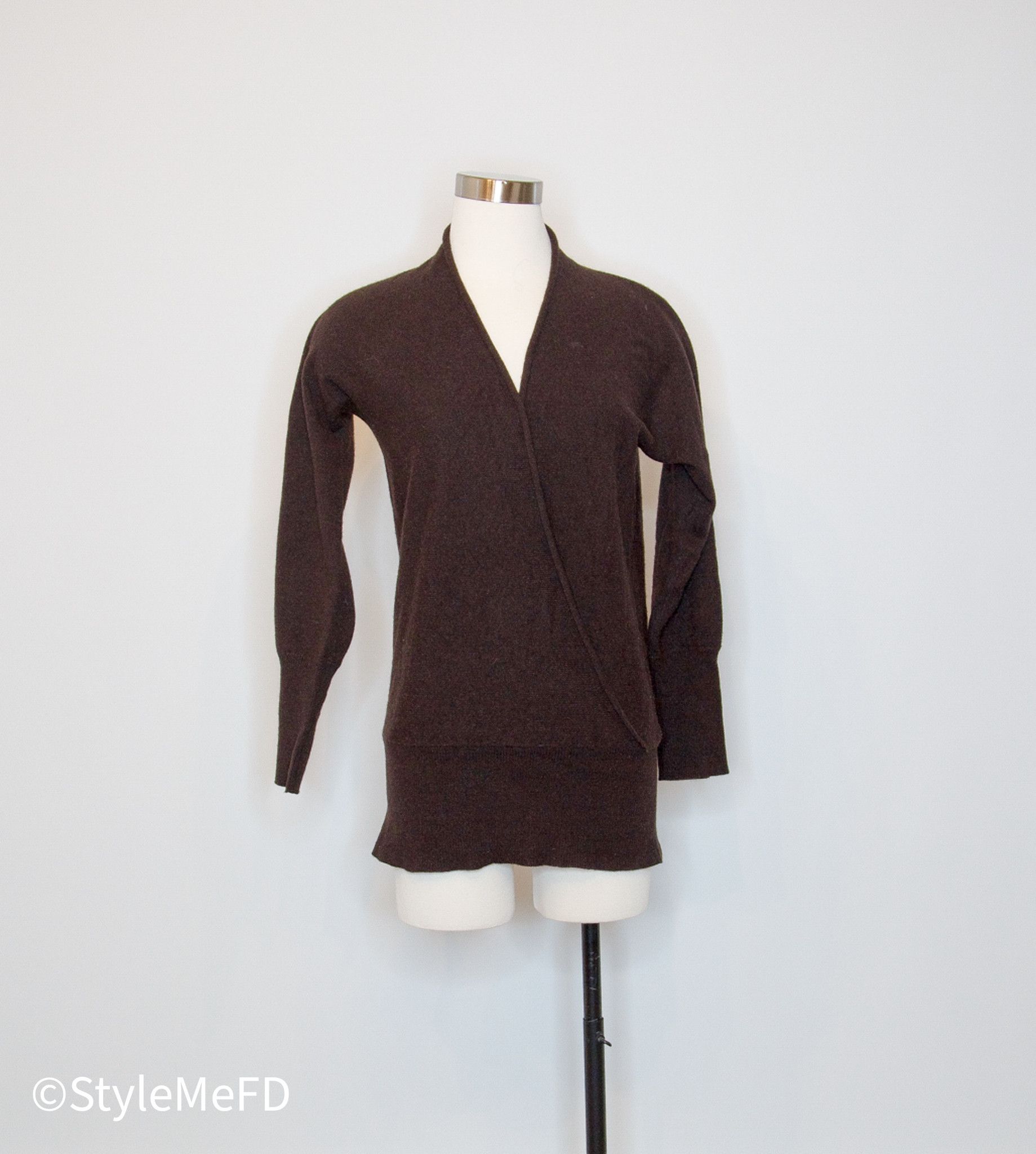 Brunello Cucinelli Brunello Cucinelli 100% Cashmere V-Neck Pullover Sweater Size L / US 10 / IT 46 - 1 Thumbnail