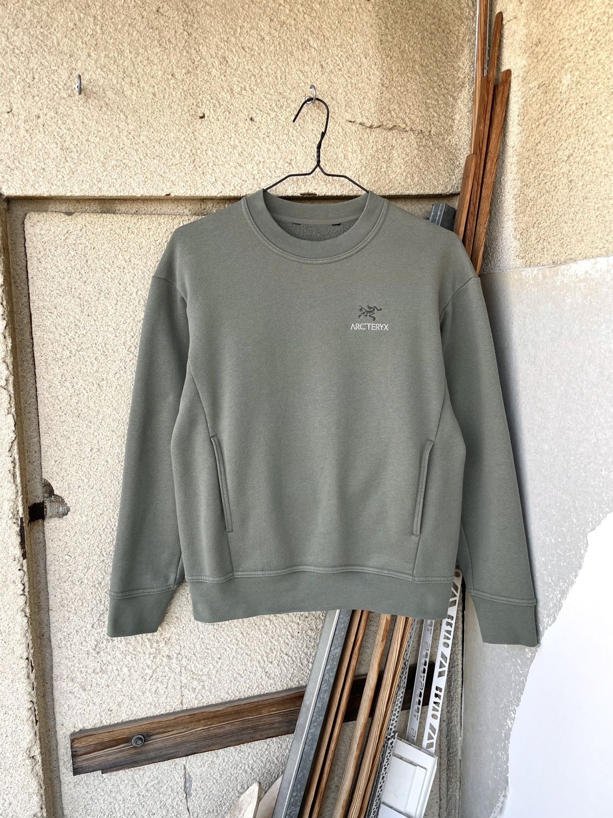 Arc'teryx Arc’teryx Emblem Fleece Crew Neck Sweatshirt Women’s S/M Size S / US 4 / IT 40 - 2 Thumbnail