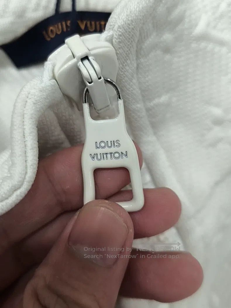Louis Vuitton Louis Vuitton White embossed full logo jacket Size US XL / EU 56 / 4 - 4 Thumbnail