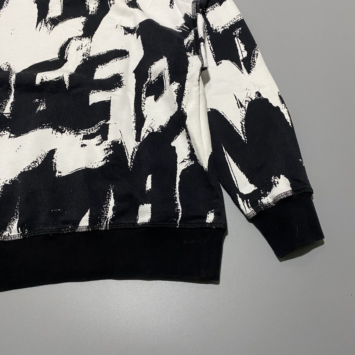 Alexander McQueen Graffiti Logo Print Sweatshirt Size US XXS / EU 40 - 8 Thumbnail