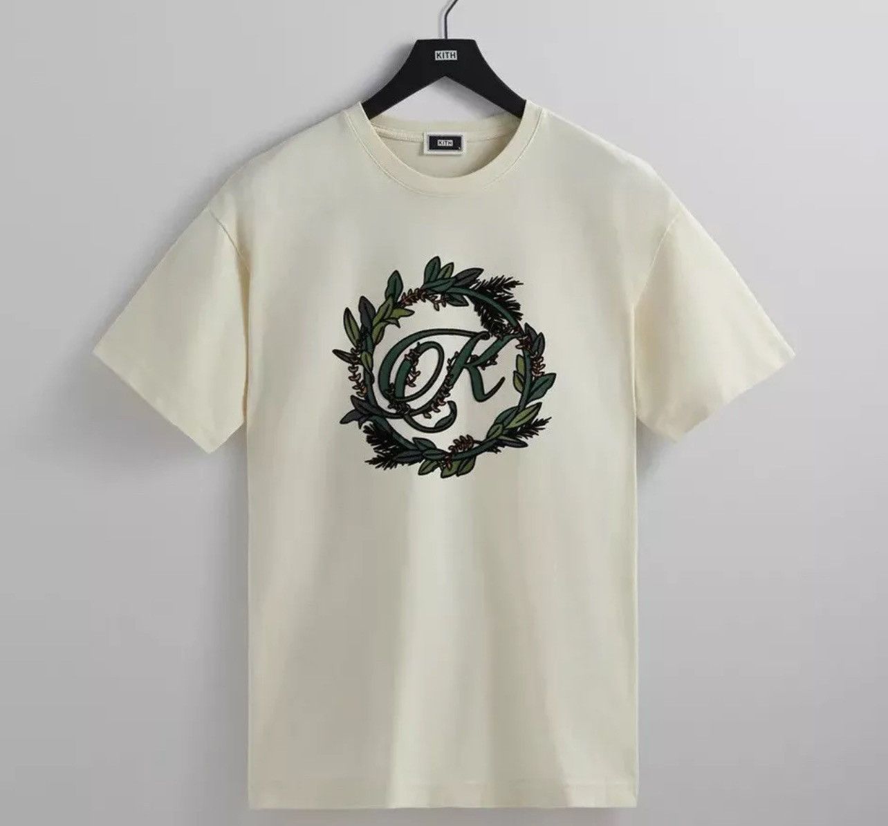 Kith KITH Kithmas Wreath Tee T-Shirt Men’s Size XL in Sandrift Size US XL / EU 56 / 4 - 1 Thumbnail
