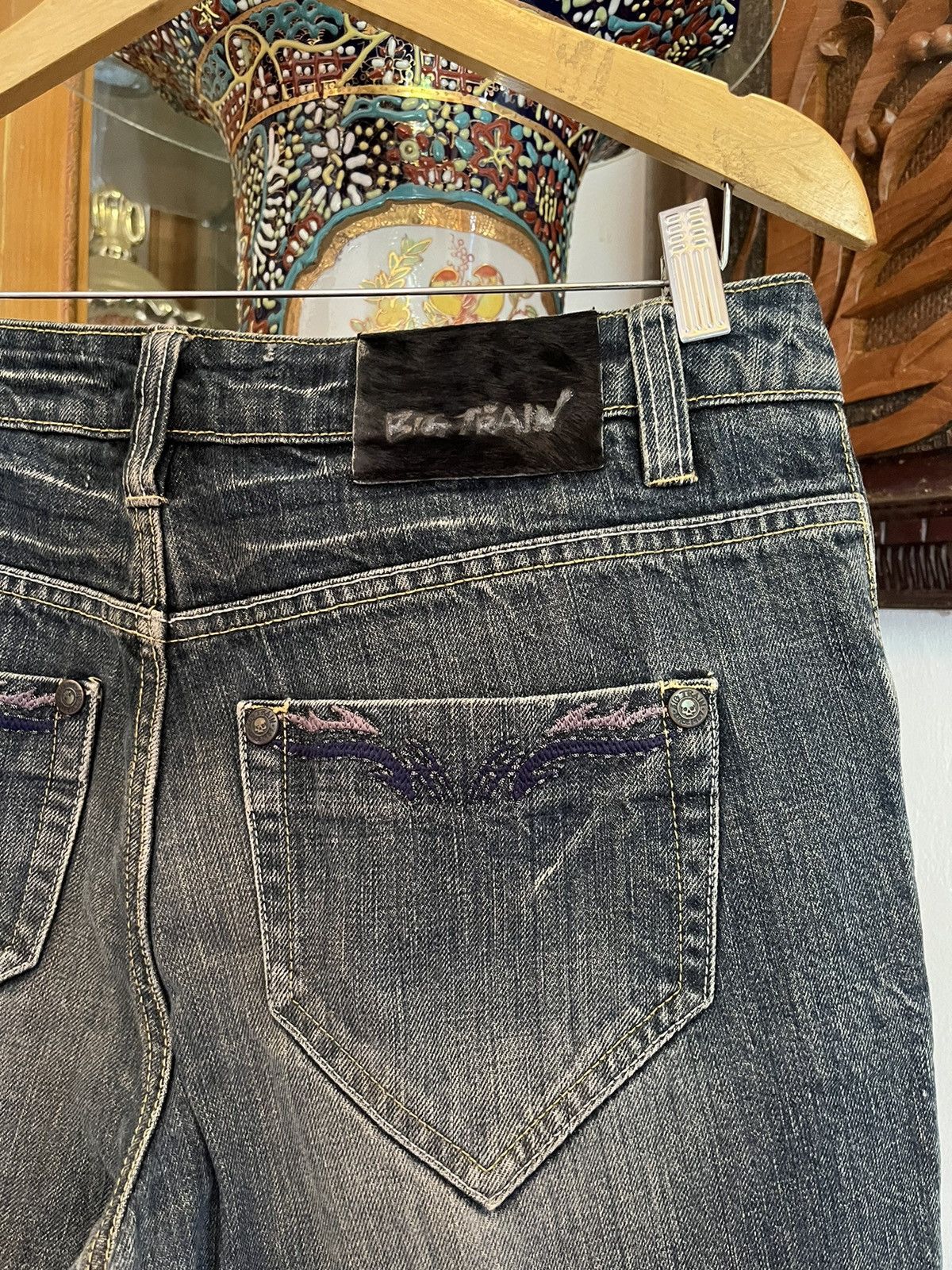If Six Was Nine × Japanese Brand × KMRii Y2K Osaka Big Train Leather Carving Pocket Jeans Size US 34 / EU 50 - 8 Thumbnail