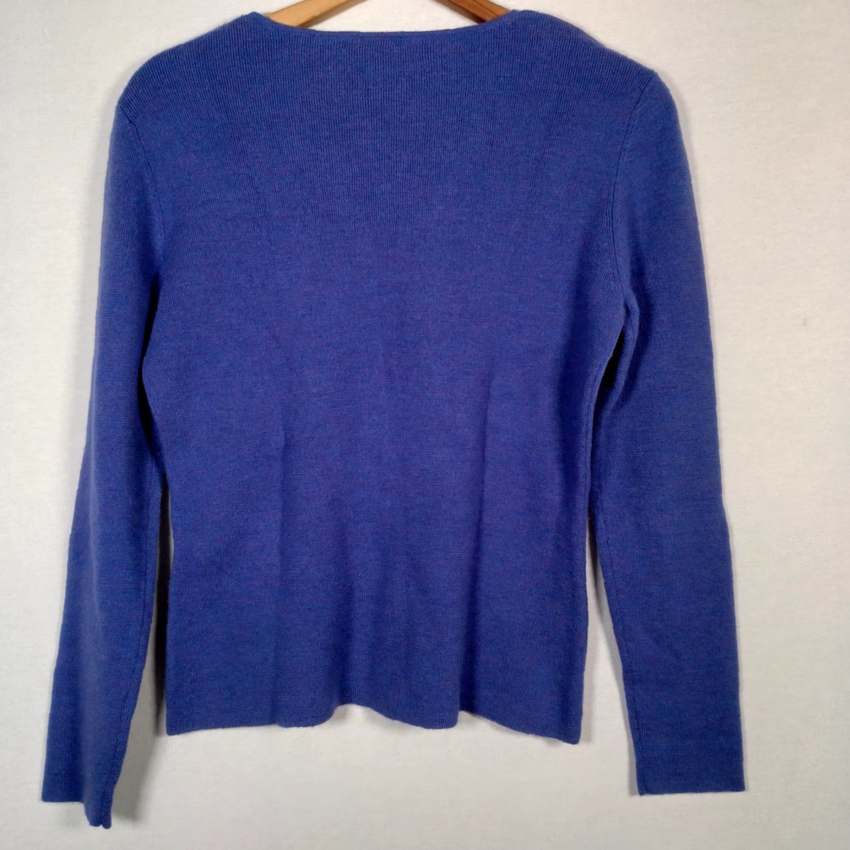 Vintage VINTAGE Casual Corner Sweater Women Large Italian Merino Wool Knit V-Neck Pullover Winter Fall Spring Size L / US 10 / IT 46 - 2 Thumbnail