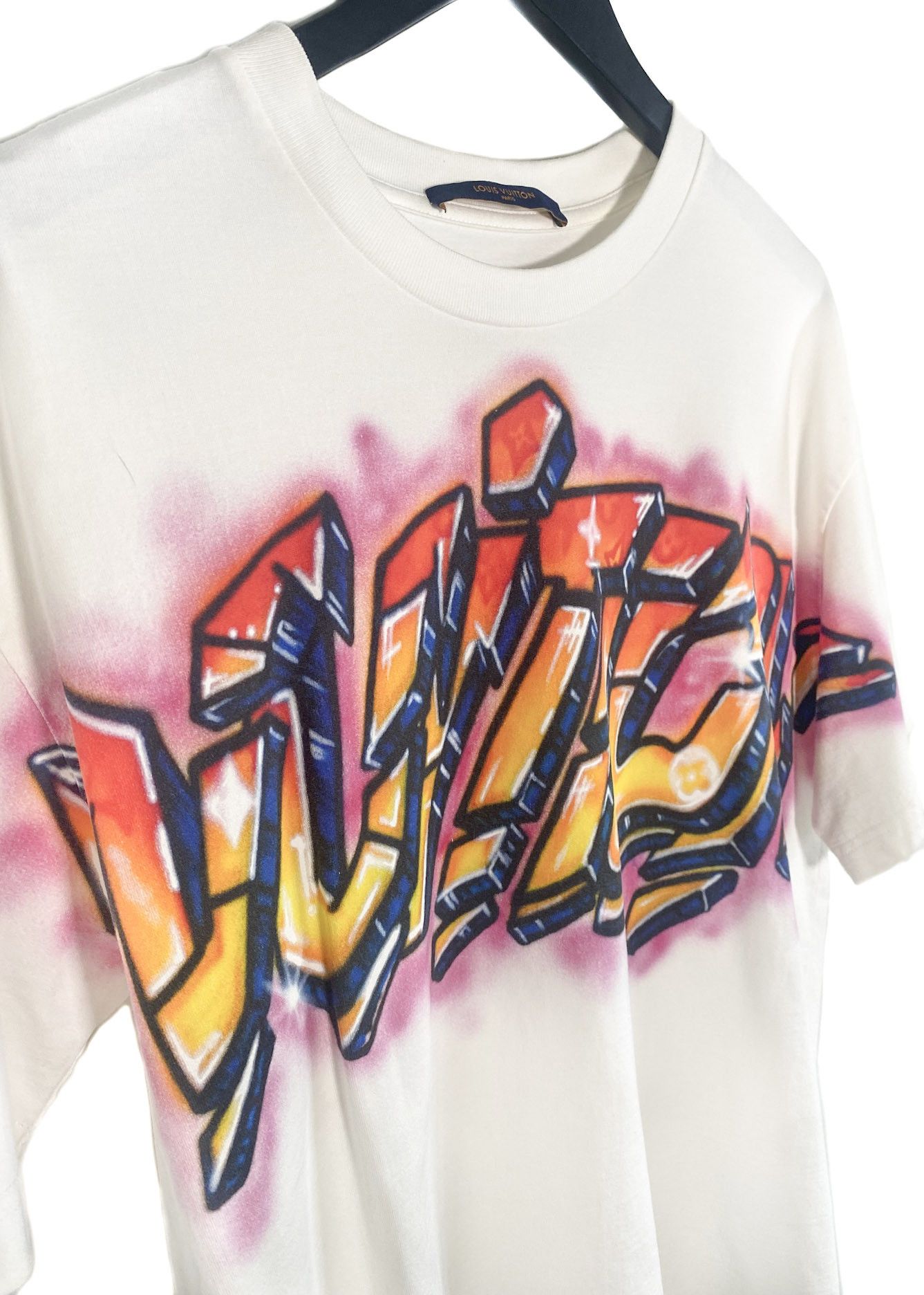 Louis Vuitton Louis Vuitton 2022 Graffiti Logo Print Ivory T-shirt Size US M / EU 48-50 / 2 - 4 Thumbnail