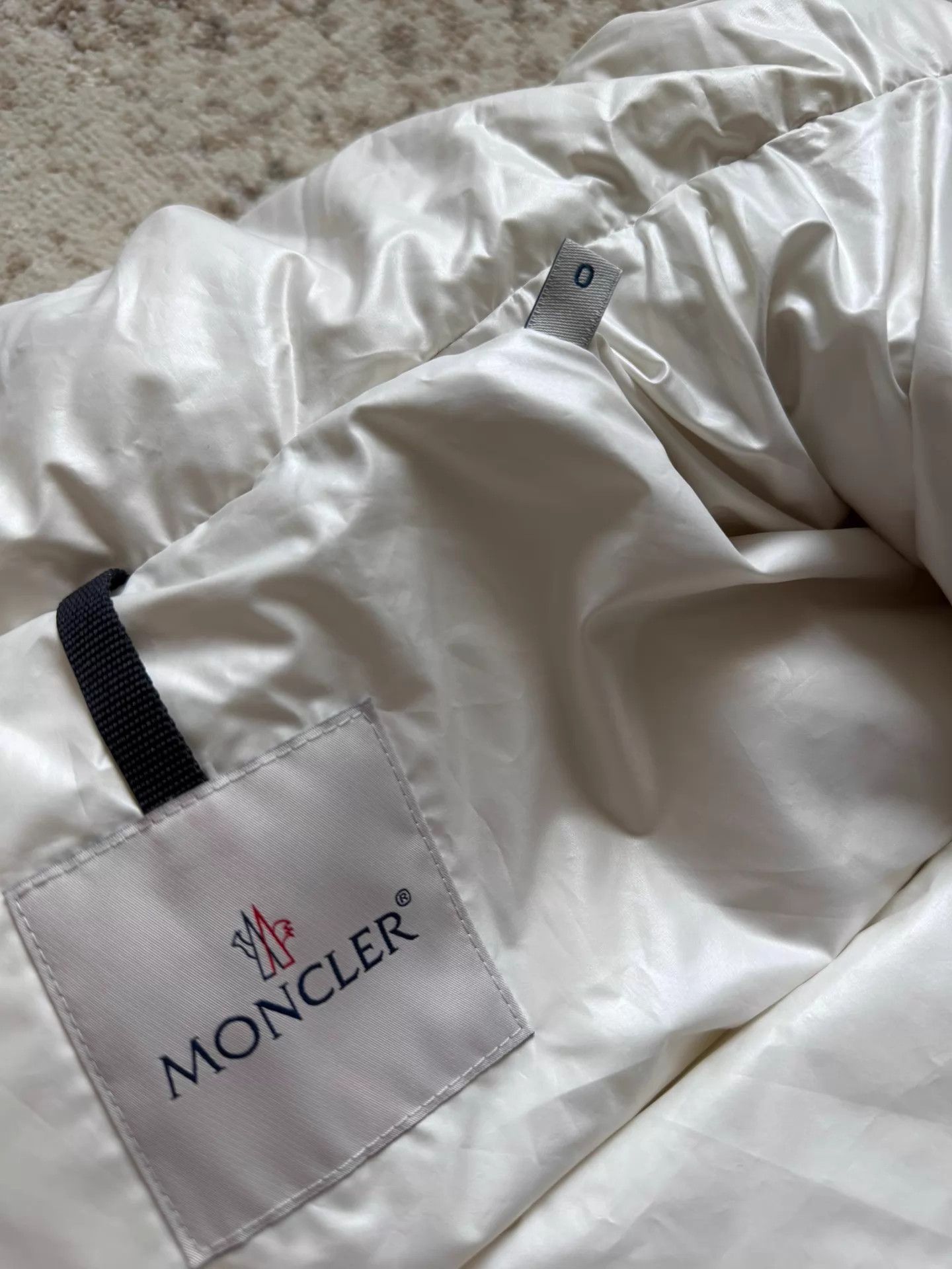 Moncler Moncler White Down Vest Size 0 Like New Size XS / US 0-2 / IT 36-38 - 6 Thumbnail