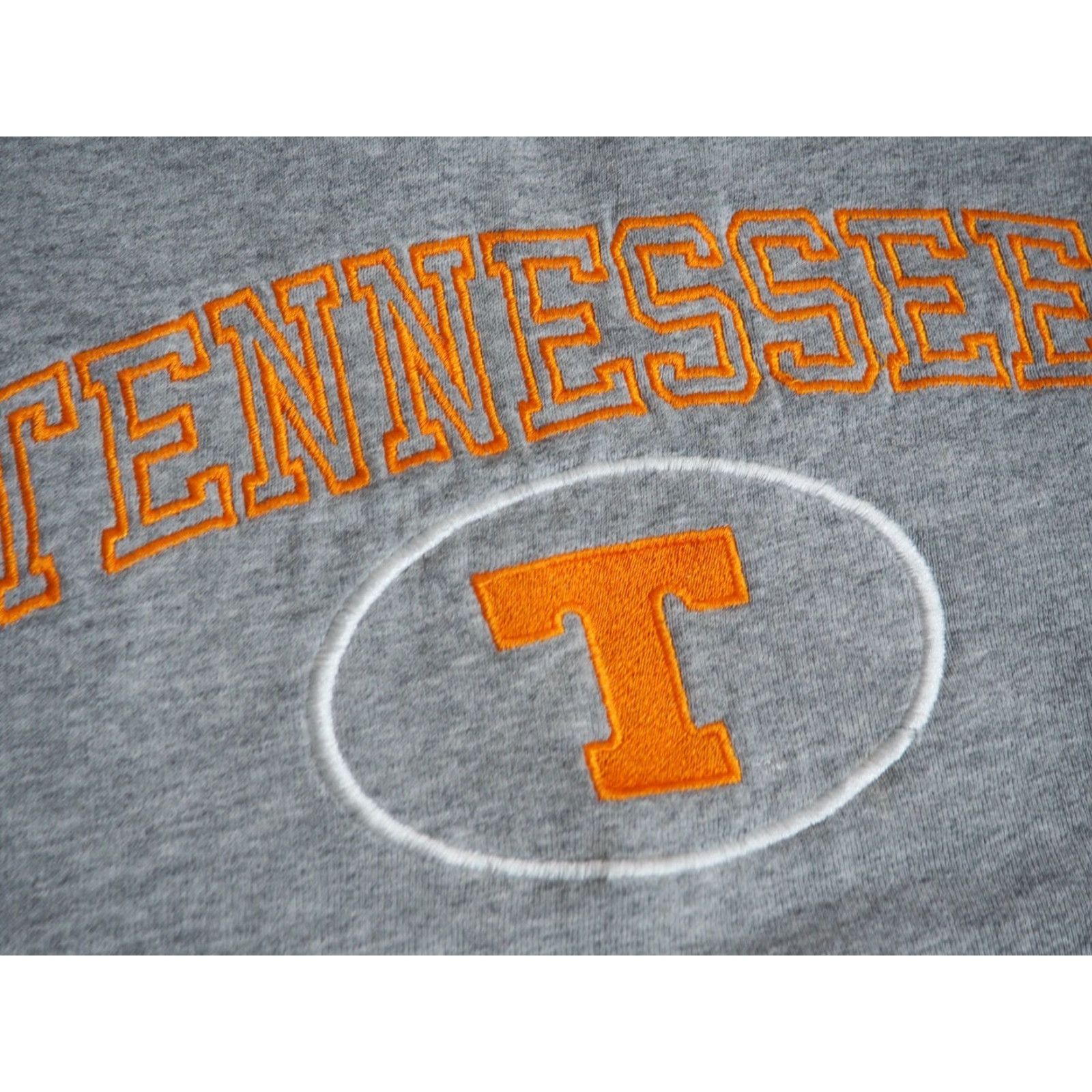 Gildan VINTAGE Gildan University Tennessee Sweatshirt Pullover Gray 90s Crew Neck Long Sleeve L Men Basketball Logo Embroidered Durables Size US L / EU 52-54 / 3 - 5 Thumbnail