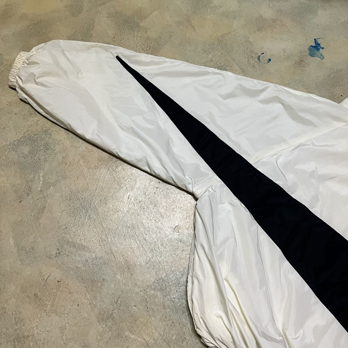 Nike Vintage Nike Big Swoosh Zipper Jacket Size US L / EU 52-54 / 3 - 19 Thumbnail