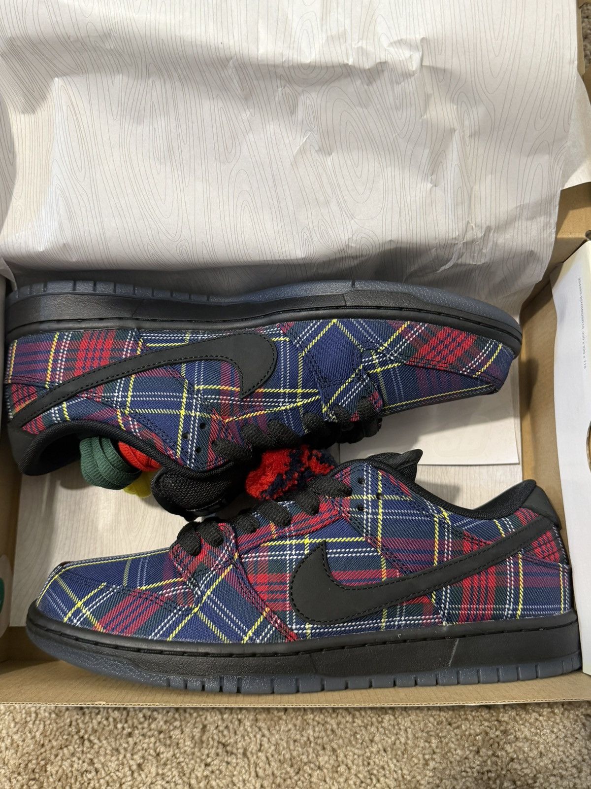 Nike SB Nike SB Dunk Low Nardwuar Size US 10.5 / EU 43-44 - 2 Thumbnail