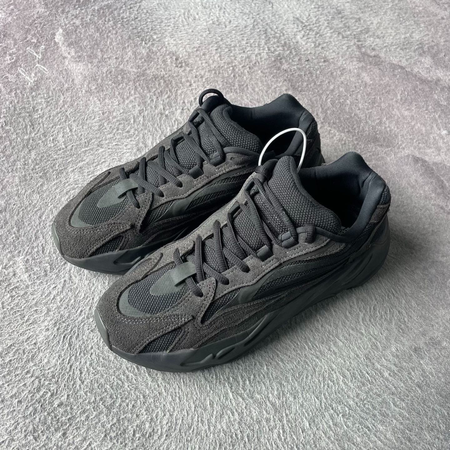 Yeezy Yeezy Black Lowtop Sneakers 41 Men Size US 8.5 / EU 41-42 - 1 Thumbnail