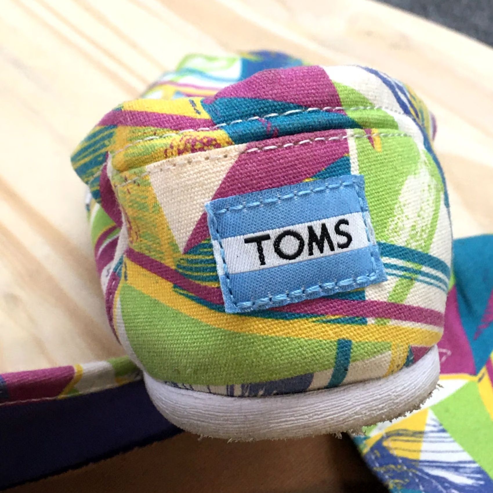 Toms Toms Loafer Womens 8 Multicolor Geometric Round Toe Slip On Flats Canvas Casual Size US 8 / IT 38 - 7 Thumbnail
