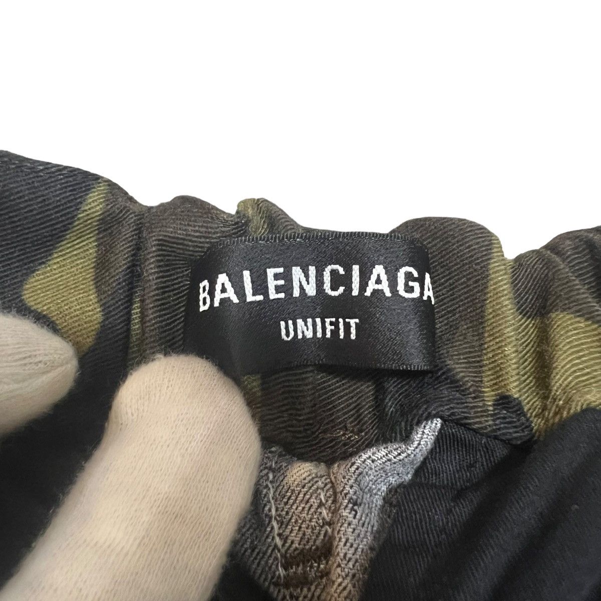 Balenciaga BALENCIAGA 2021 WINTER OVERSIZED CAMOUFLAGE KICK CARGO PANTS Size US 31 - 3 Thumbnail