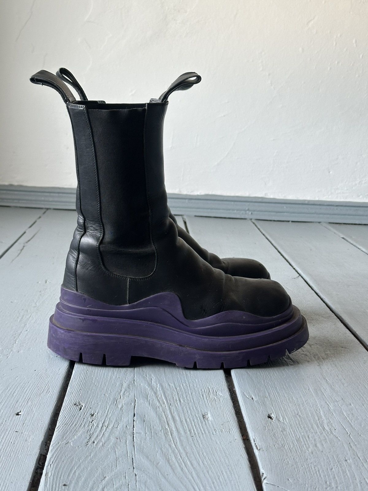 Bottega Veneta Bottega Veneta black leather pull on boots with purple sole. Size US 7.5 / EU 40-41 - 3 Thumbnail