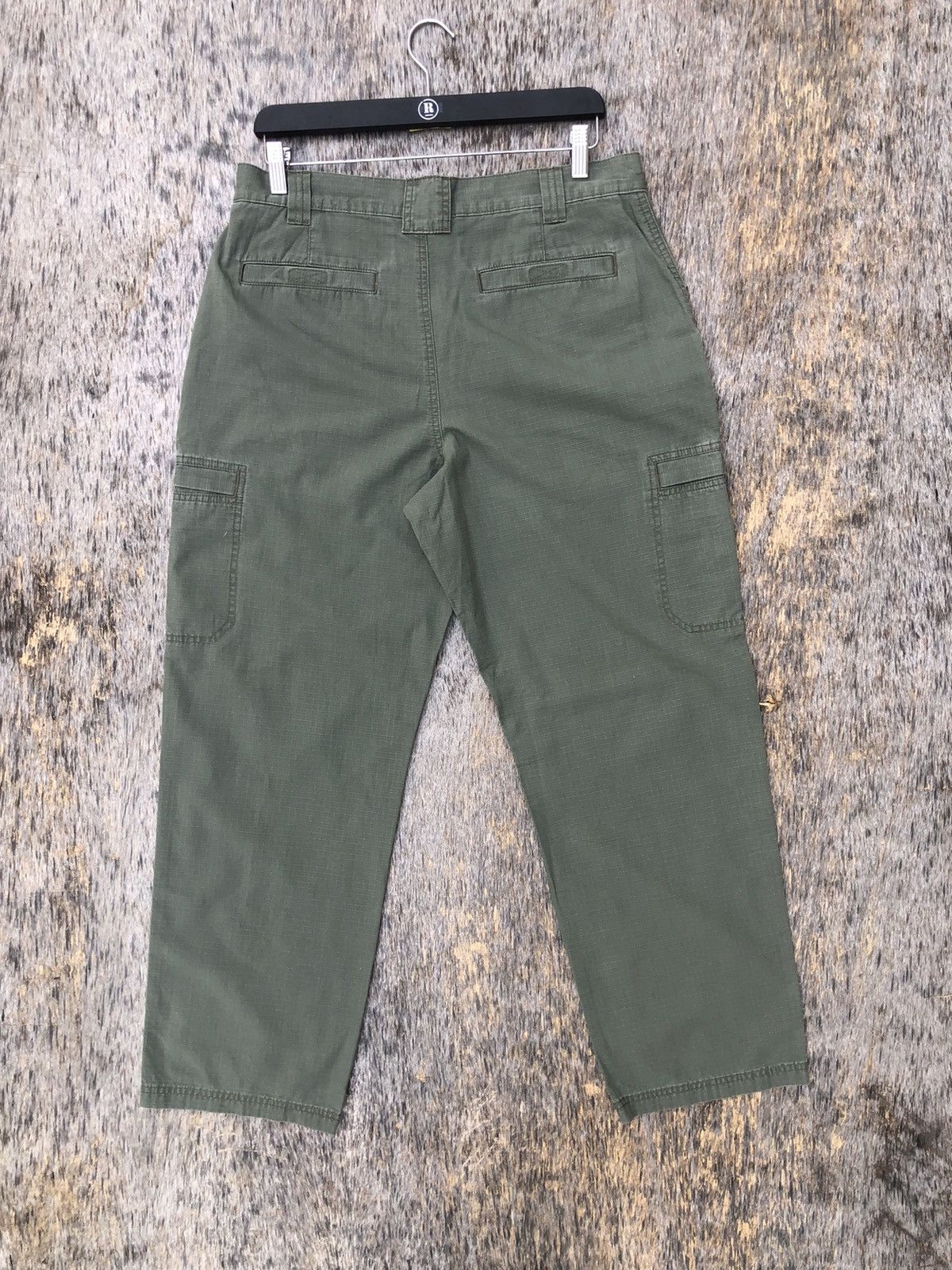 Japanese Brand Very rare Green Cargo Pants Baggy Pattern W33 x L40 Size US 33 - 10 Thumbnail