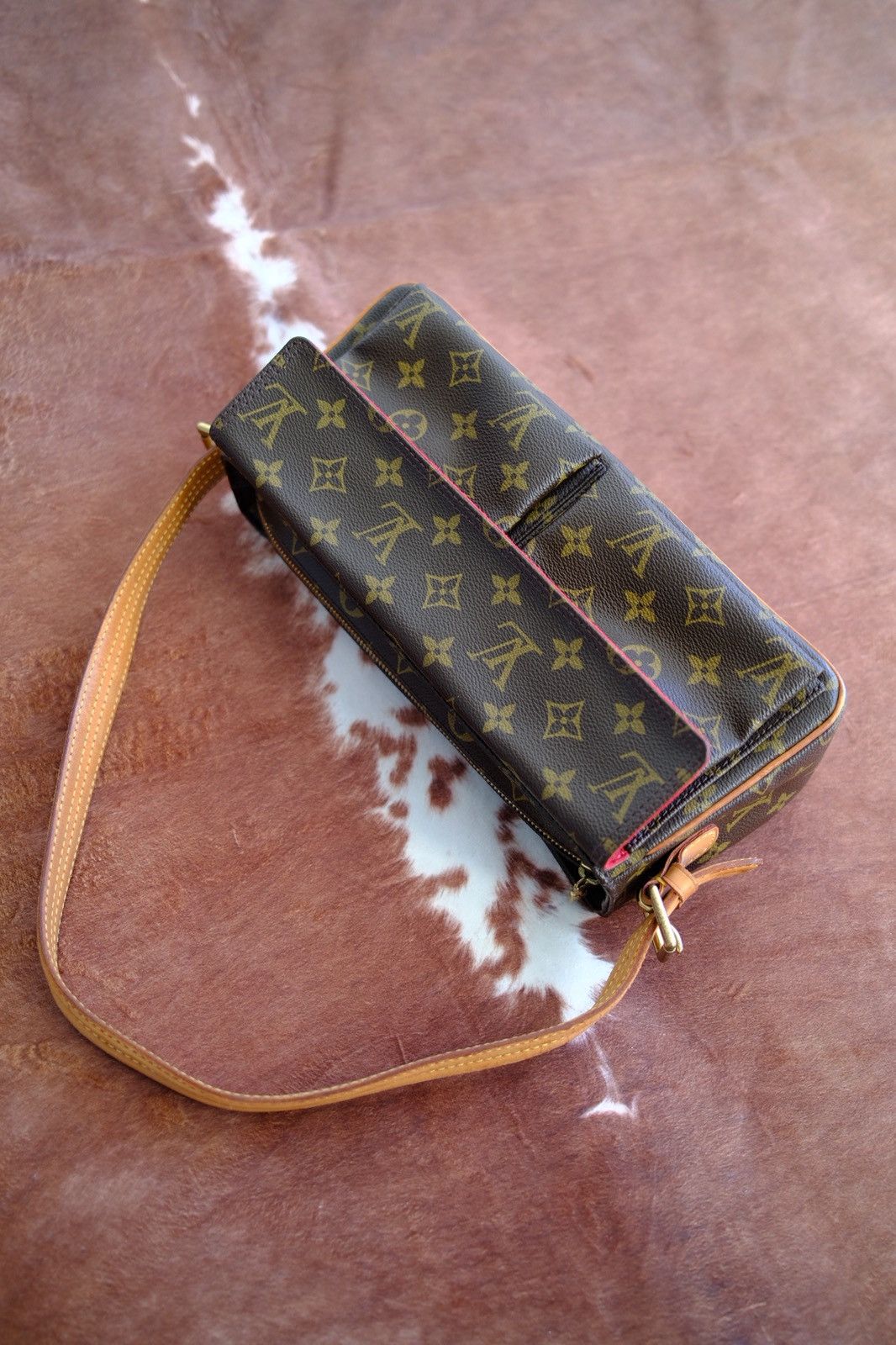 Louis Vuitton Louis Vuitton Monogram Cité Handbag MM Size ONE SIZE - 3 Thumbnail