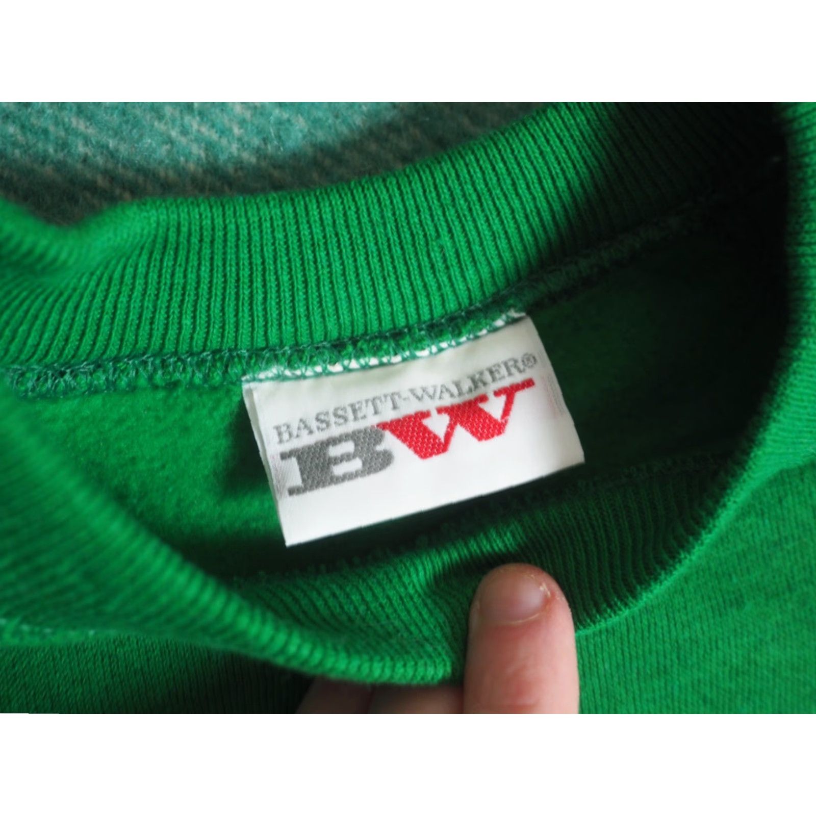Vintage VINTAGE Bassett Walker Sweatshirt 80s 90s Pullover Crew Neck Green Graphic Print M Mens Size US M / EU 48-50 / 2 - 4 Thumbnail