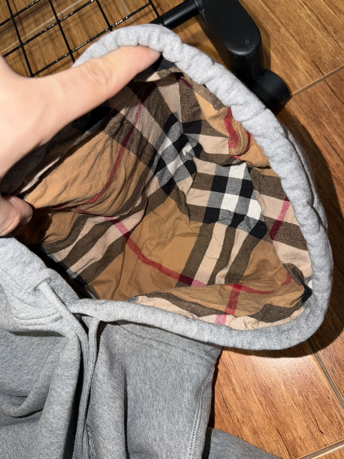 Burberry BURBERRY CHECKED HOOD GREY HOODIE Size US S / EU 44-46 / 1 - 4 Thumbnail