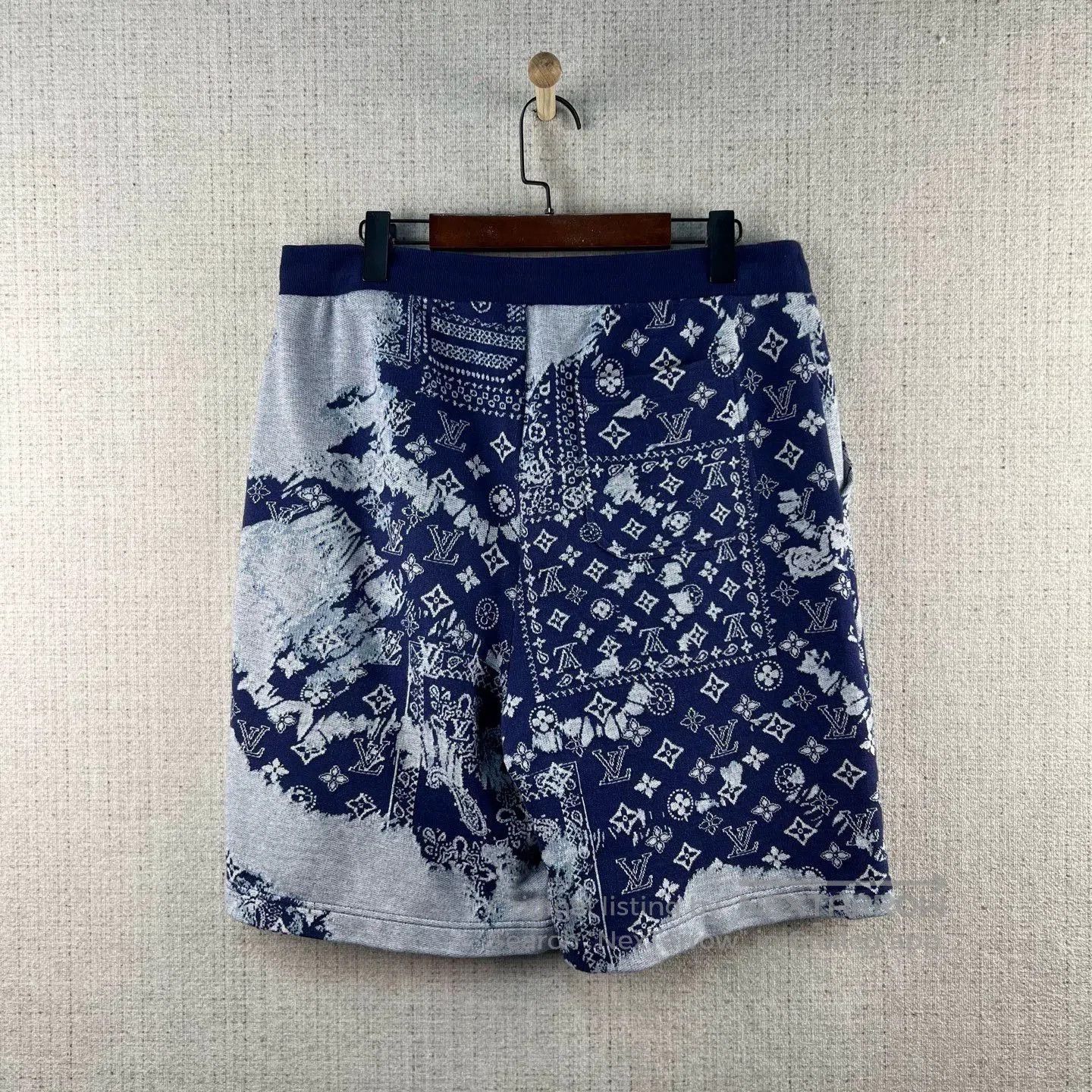 Louis Vuitton Louis Vuitton Logo Bandana Tie-Dye Shorts. Size US 26 / EU 42 - 3 Thumbnail