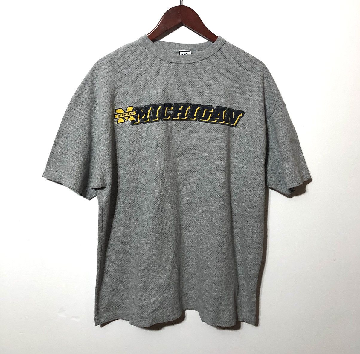 image of American College x Vintage 90's Michigan State University Textured T Shirt 90's in Grey (Size Large