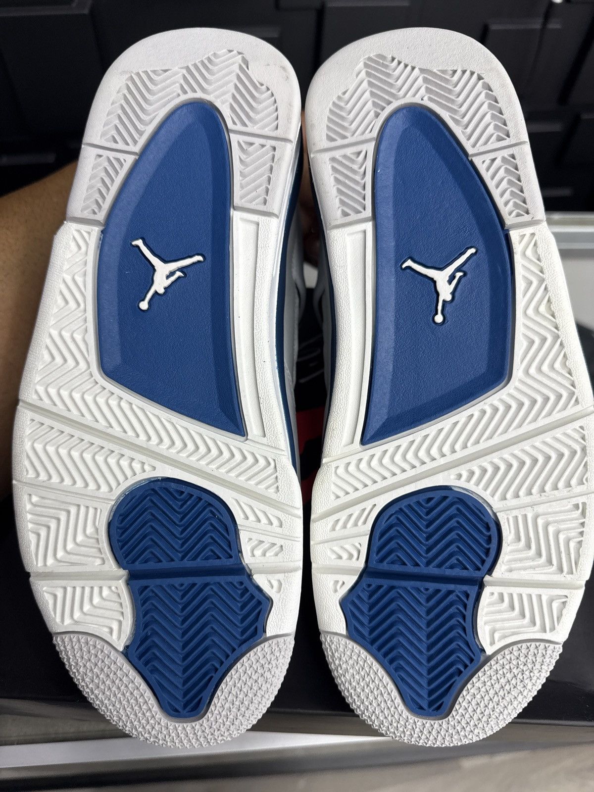 Jordan Brand Jordan 4 Retro Military Blue (GS) Size US 6.5 / EU 39-40 - 5 Thumbnail