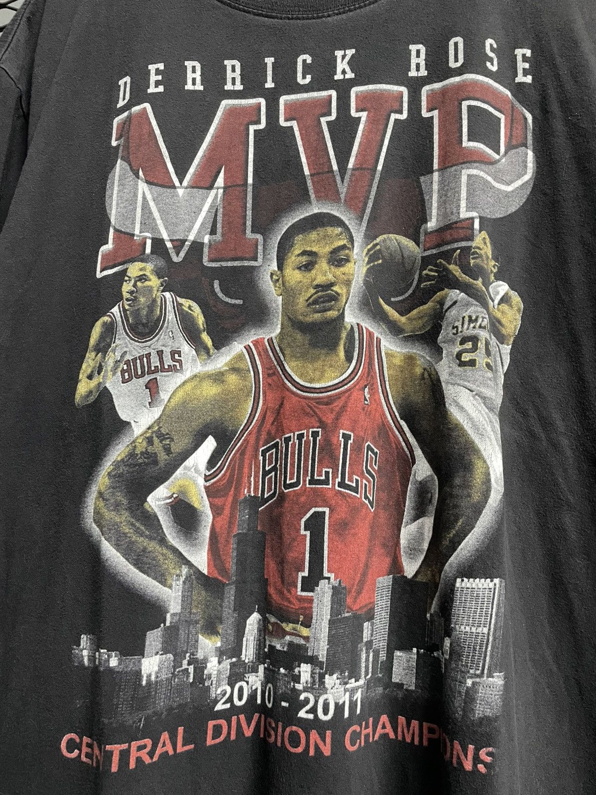 NBA Vintage 00s Derrick Rose MVP T-Shirt. Size US XXL / EU 58 / 5 - 3 Thumbnail