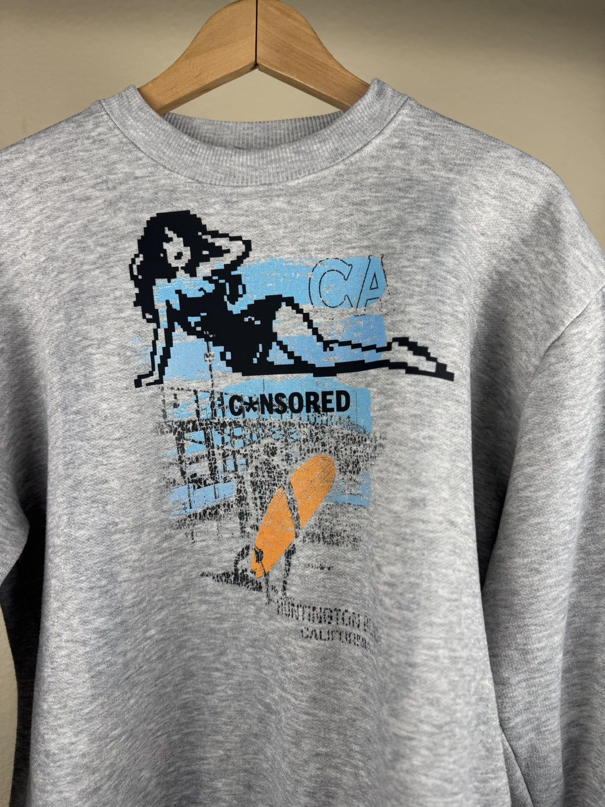 Other 1 of 1 PIXILATED GIRL VTG Huntington Beach surfer crewneck Size US M / EU 48-50 / 2 - 3 Thumbnail