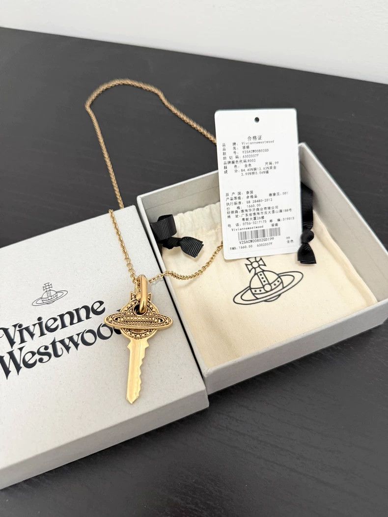 Vivienne Westwood Gold Saturn Key Necklace - dmc