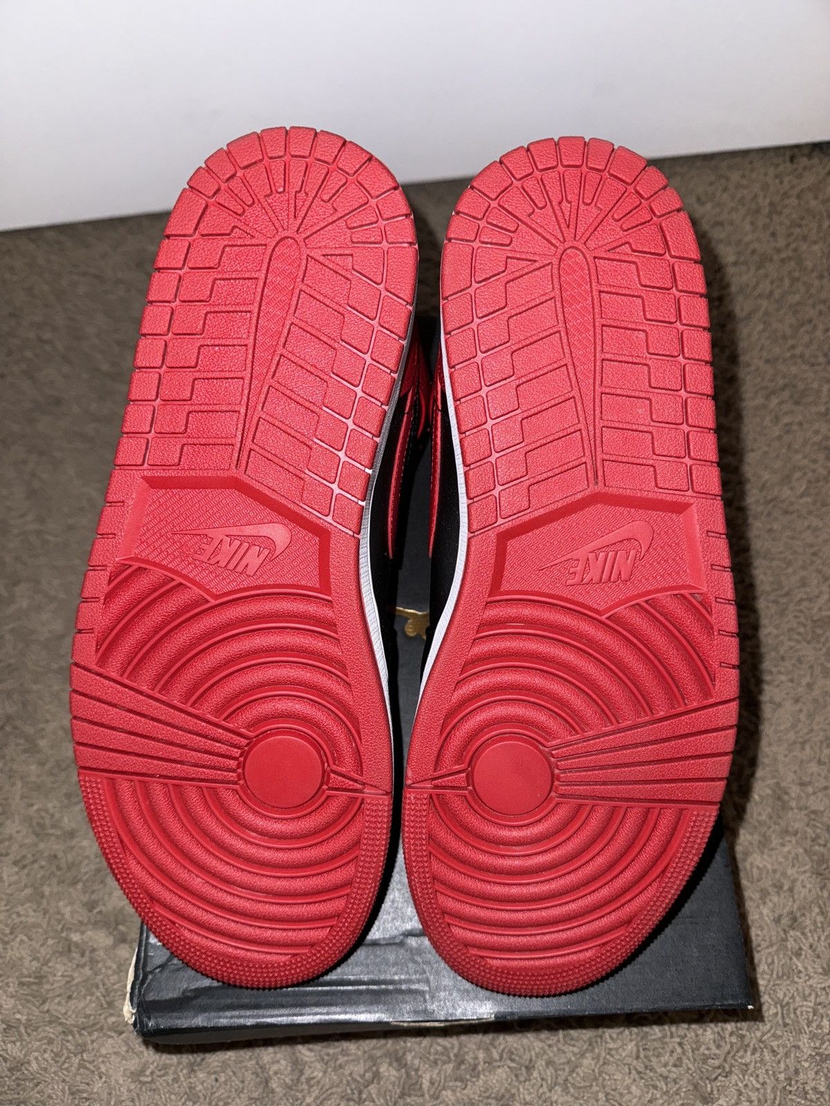 Jordan Brand × Nike Jordan 1 “Banned” Mid Size US 10.5 / EU 43-44 - 9 Thumbnail