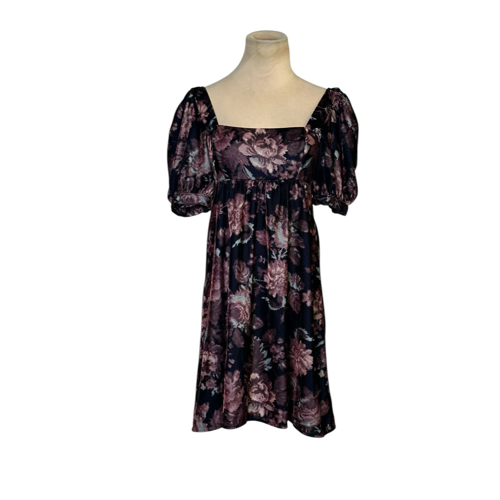 Urban Outfitters Urban Outfitters Velvet Babydoll Mini Dress size XS Size XS / US 0-2 / IT 36-38 - 15 Thumbnail