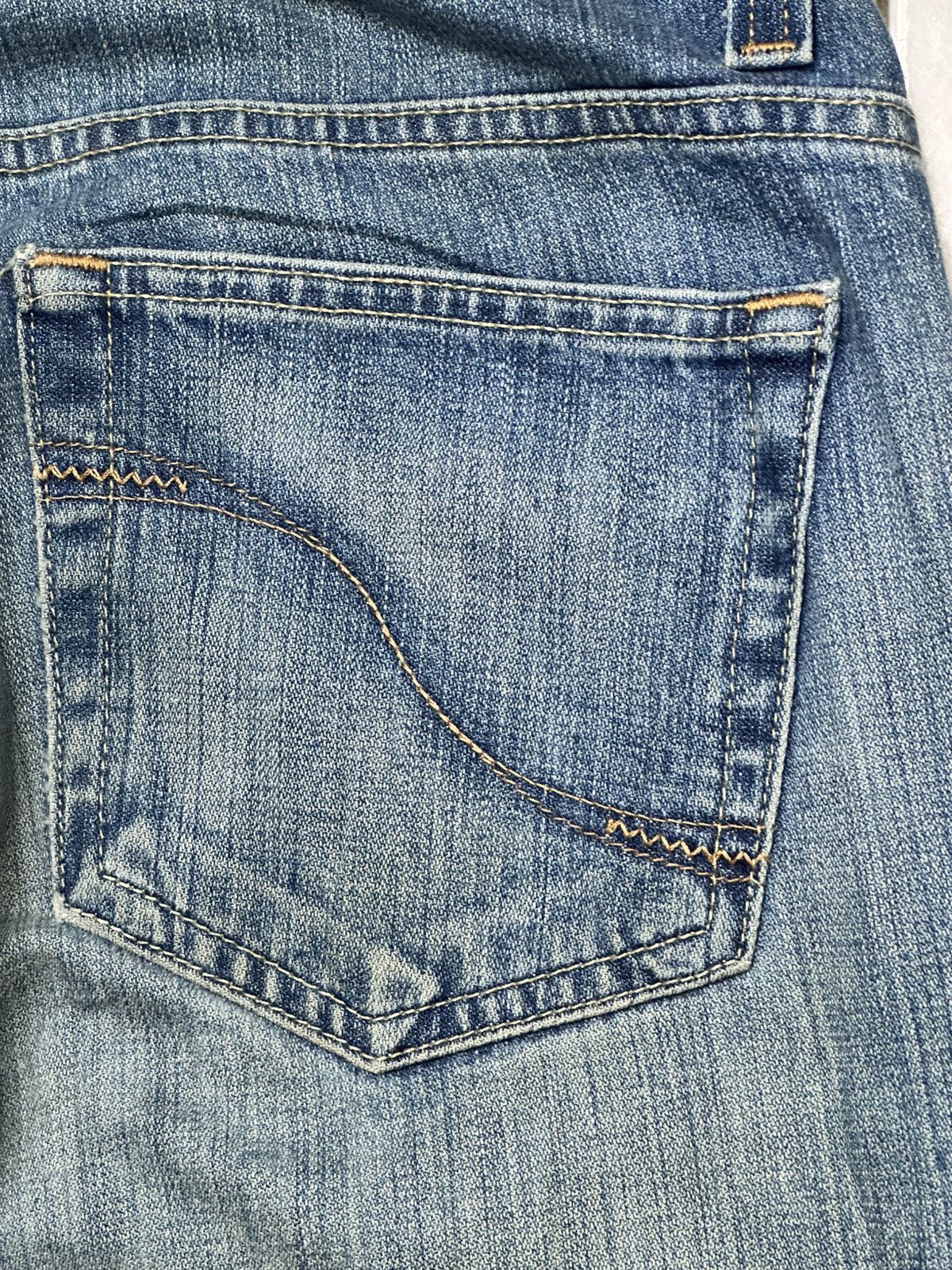 DKNY Vintage DKNY Jean Slight Flare & Bootcut with Faded BlueWash Size US 33 - 8 Thumbnail