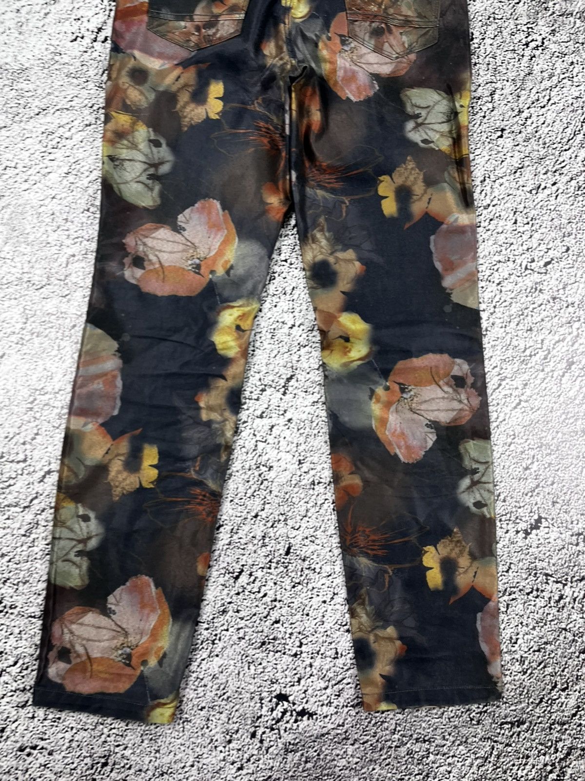 Vintage Vintage Y2K Roberto Cavalli style floral all over pants Size 28" / US 6 / IT 42 - 6 Thumbnail