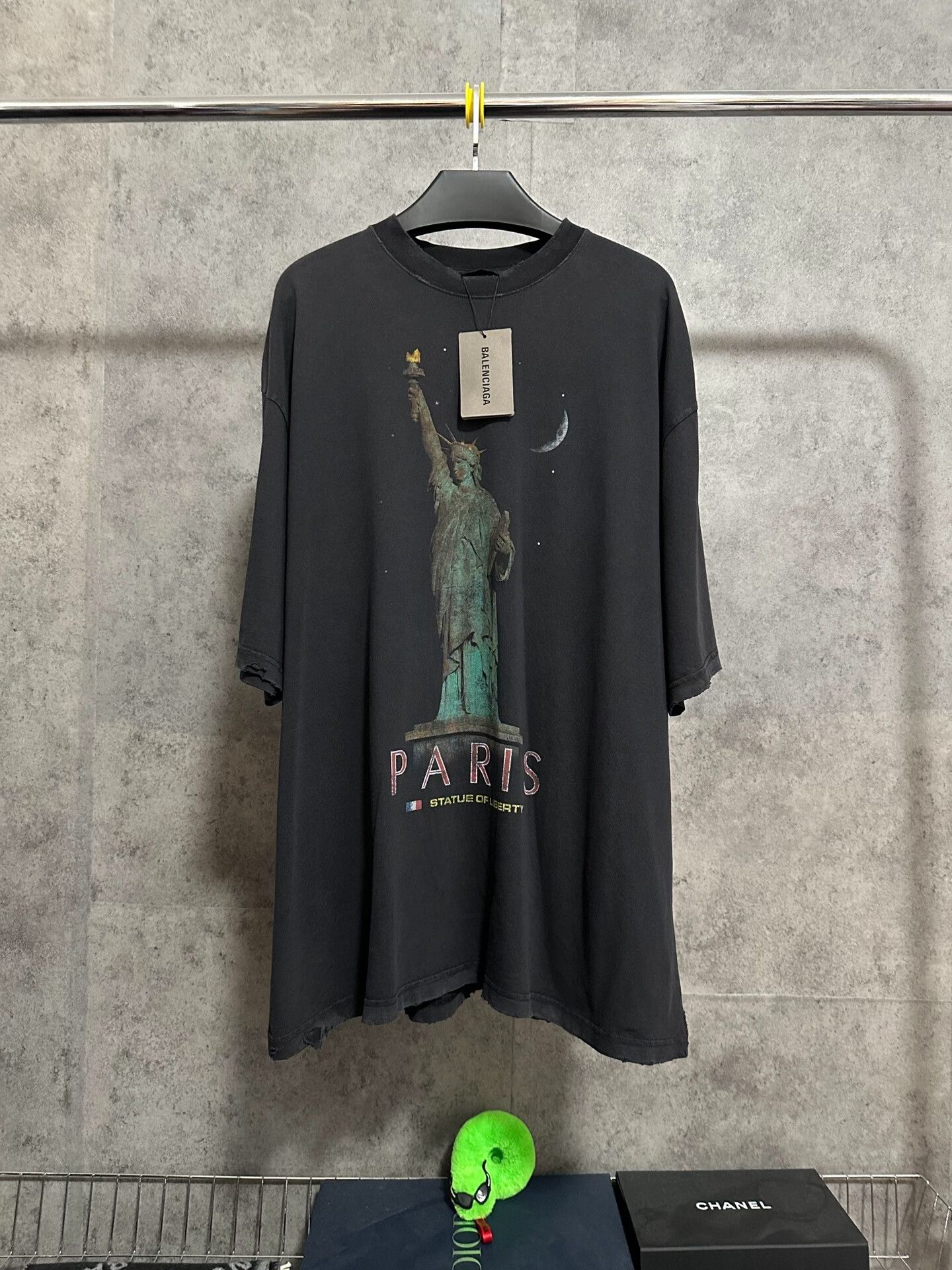 Balenciaga balenciaga statue of liberty graphic t-shirt Size US XL / EU 56 / 4 - 1 Thumbnail