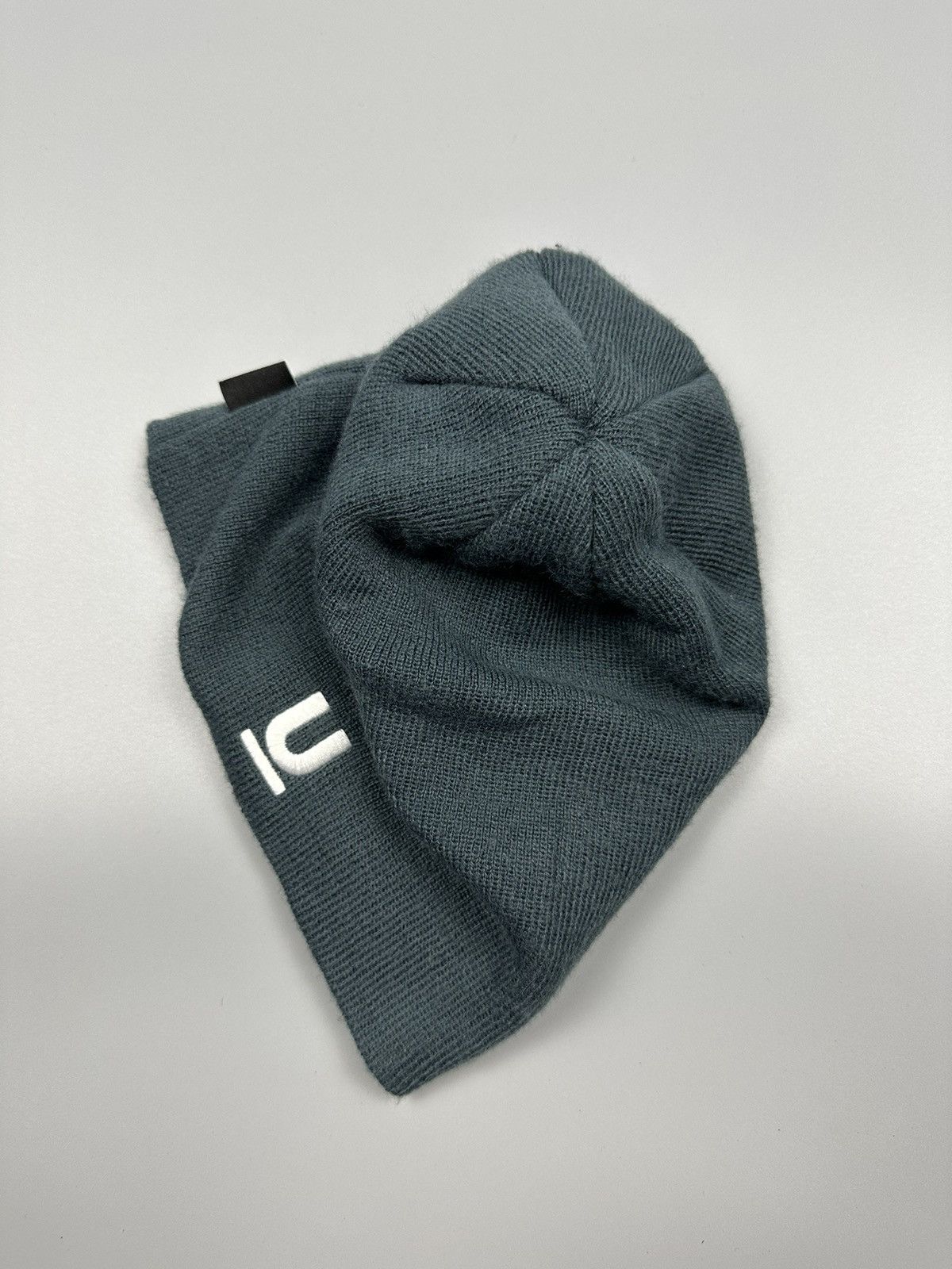 Undercover 🔥SICK NICE🔥 UNDERCOVER JUN TAKAHASHI X NEW ERA U LOGO BEANIE Size ONE SIZE - 6 Thumbnail