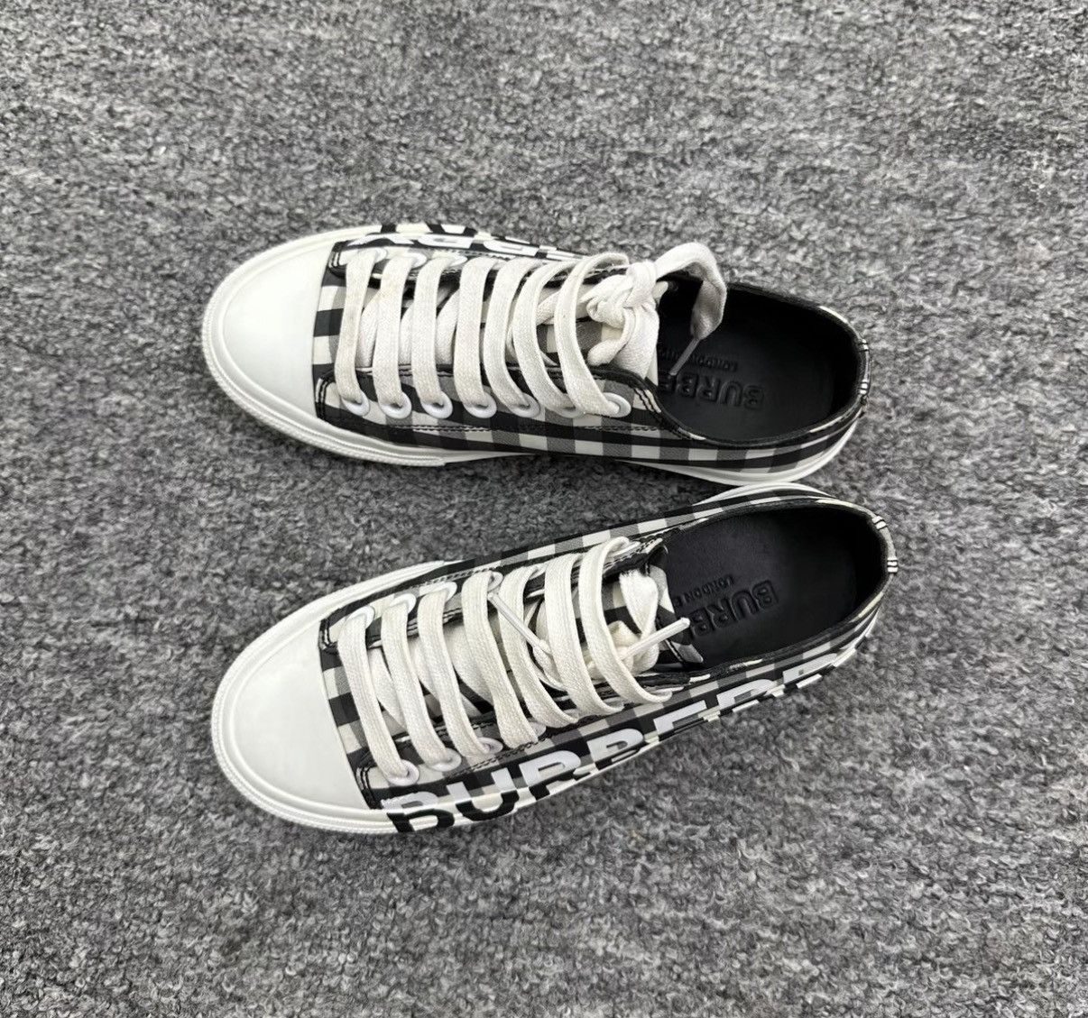 Burberry Burberry Black & White Check Side Logo Sneakers K12 Size US 5 / IT 35 - 2 Thumbnail