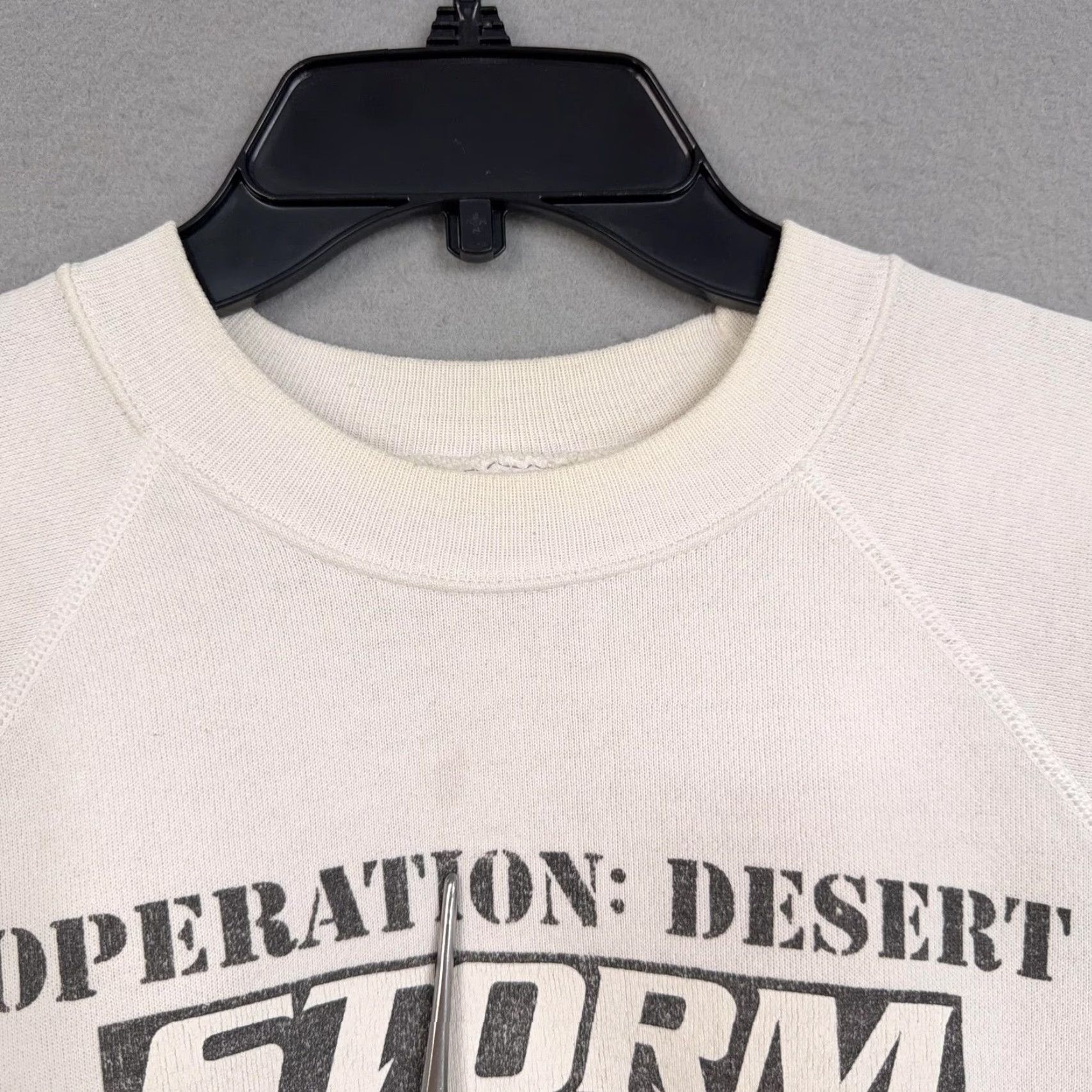 Hanes VINTAGE Hanes Desert Storm Sweatshirt Mens XL White USA 90s Graphic Print Military Patriotics Crew Neck Raglan Long Sleeve Size US XL / EU 56 / 4 - 6 Thumbnail