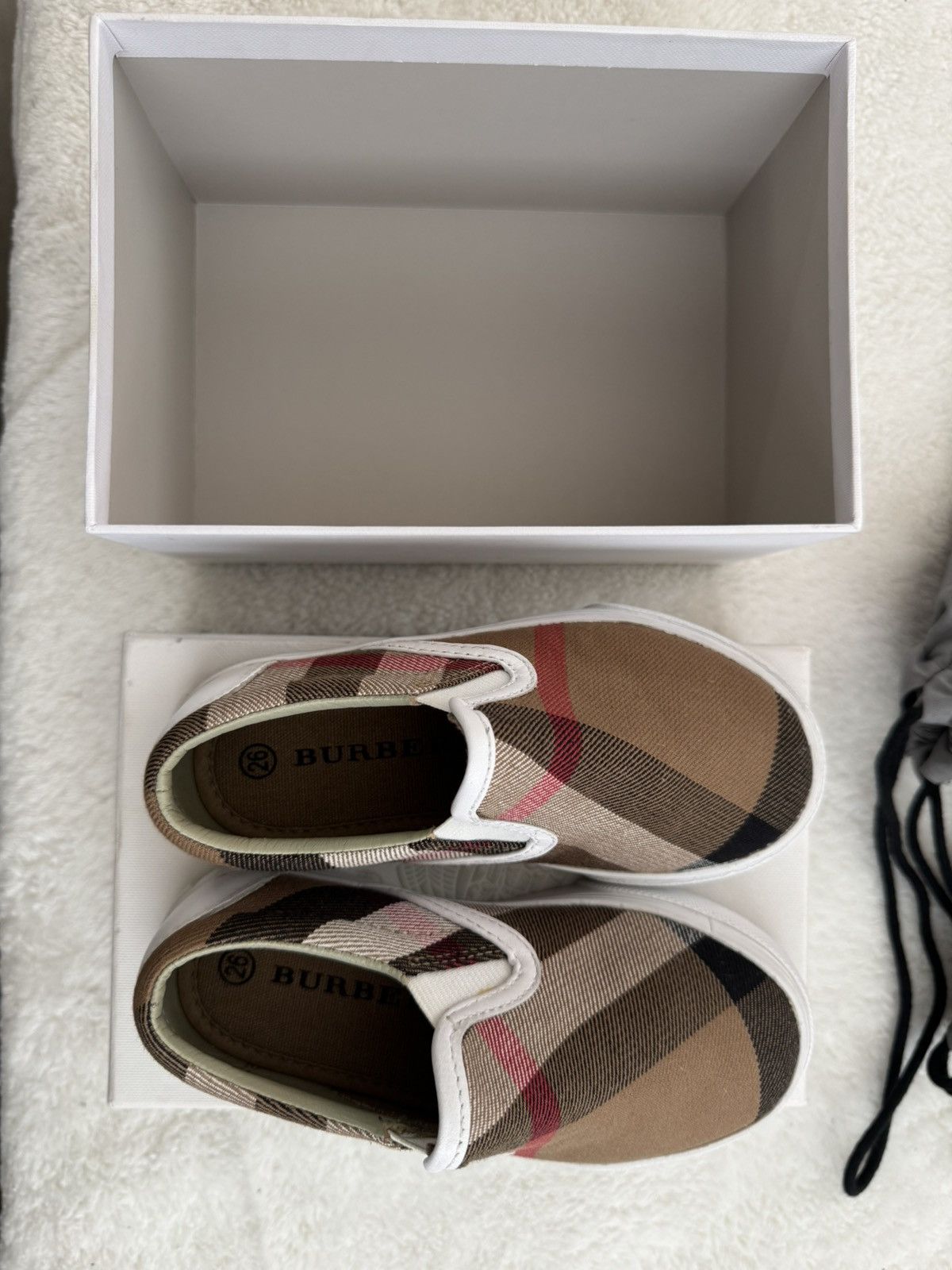 Burberry Burberry Kids Slip On Sneaker Size 9 Children Size US 5 / EU 37 - 2 Thumbnail