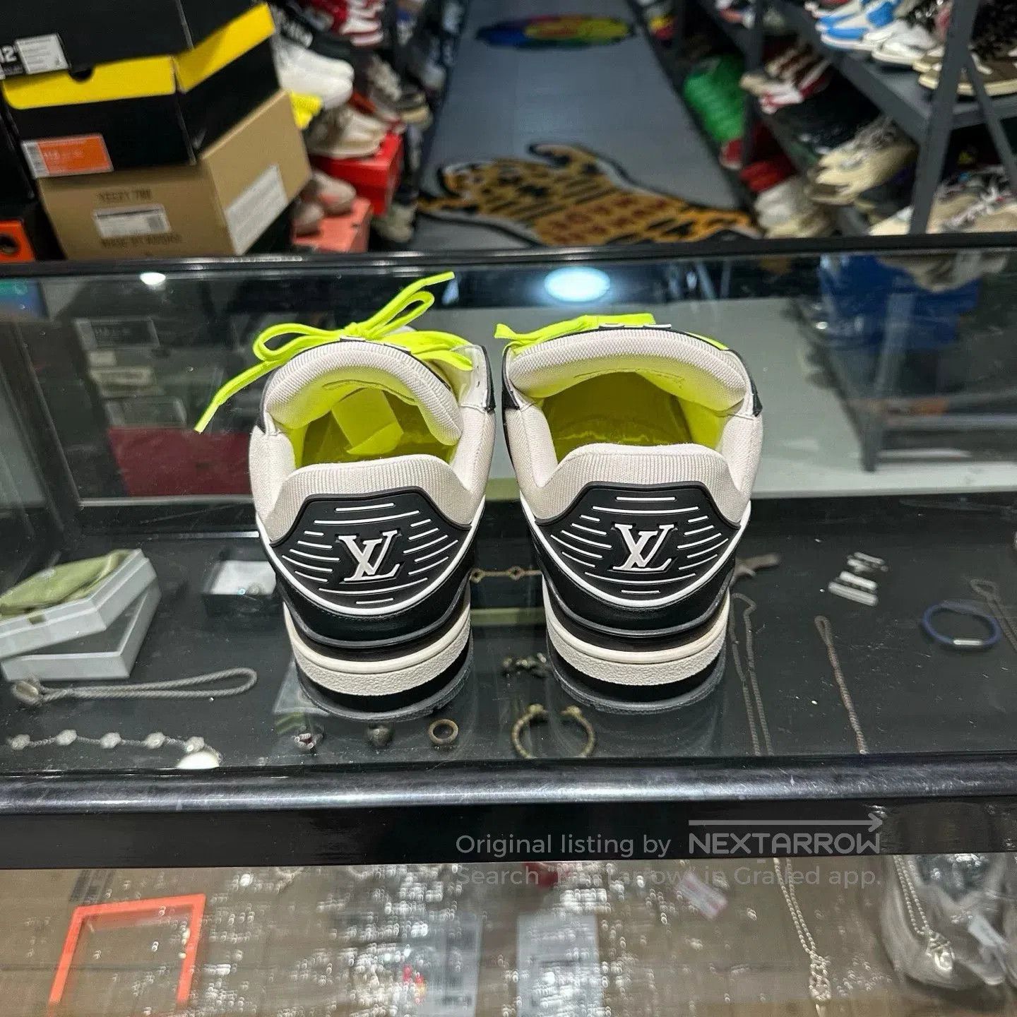 Louis Vuitton Louis Vuitton Trainer Black White Emboss. Size US 10.5 / EU 43-44 - 3 Thumbnail