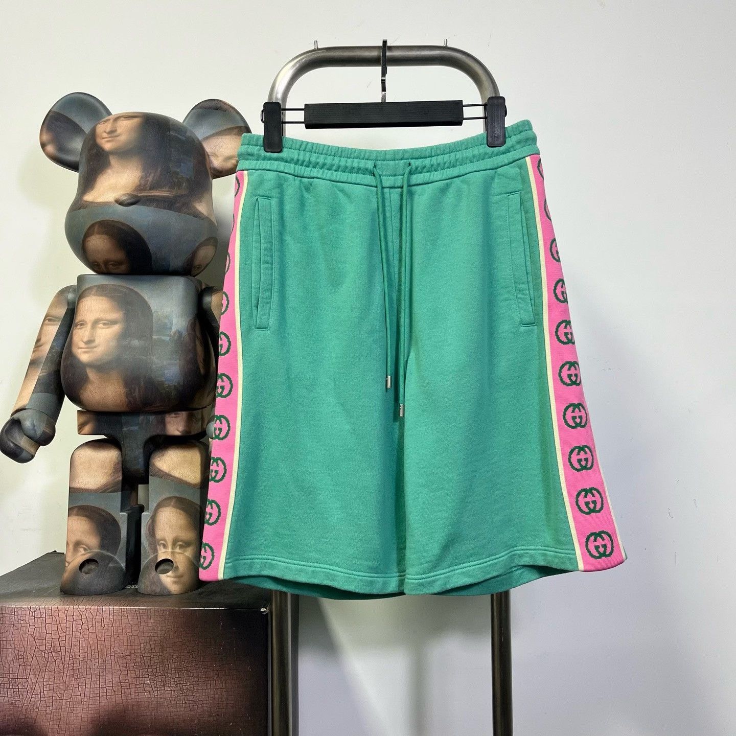 Gucci Gucci Pants 26 Women Size 26" / US 2 / IT 38 - 1 Thumbnail