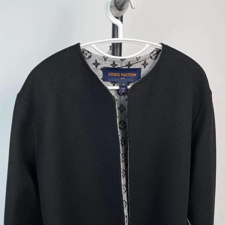 Louis Vuitton Louis Vuitton Black coat with full print inside coat Size XS / US 0-2 / IT 36-38 - 2 Thumbnail