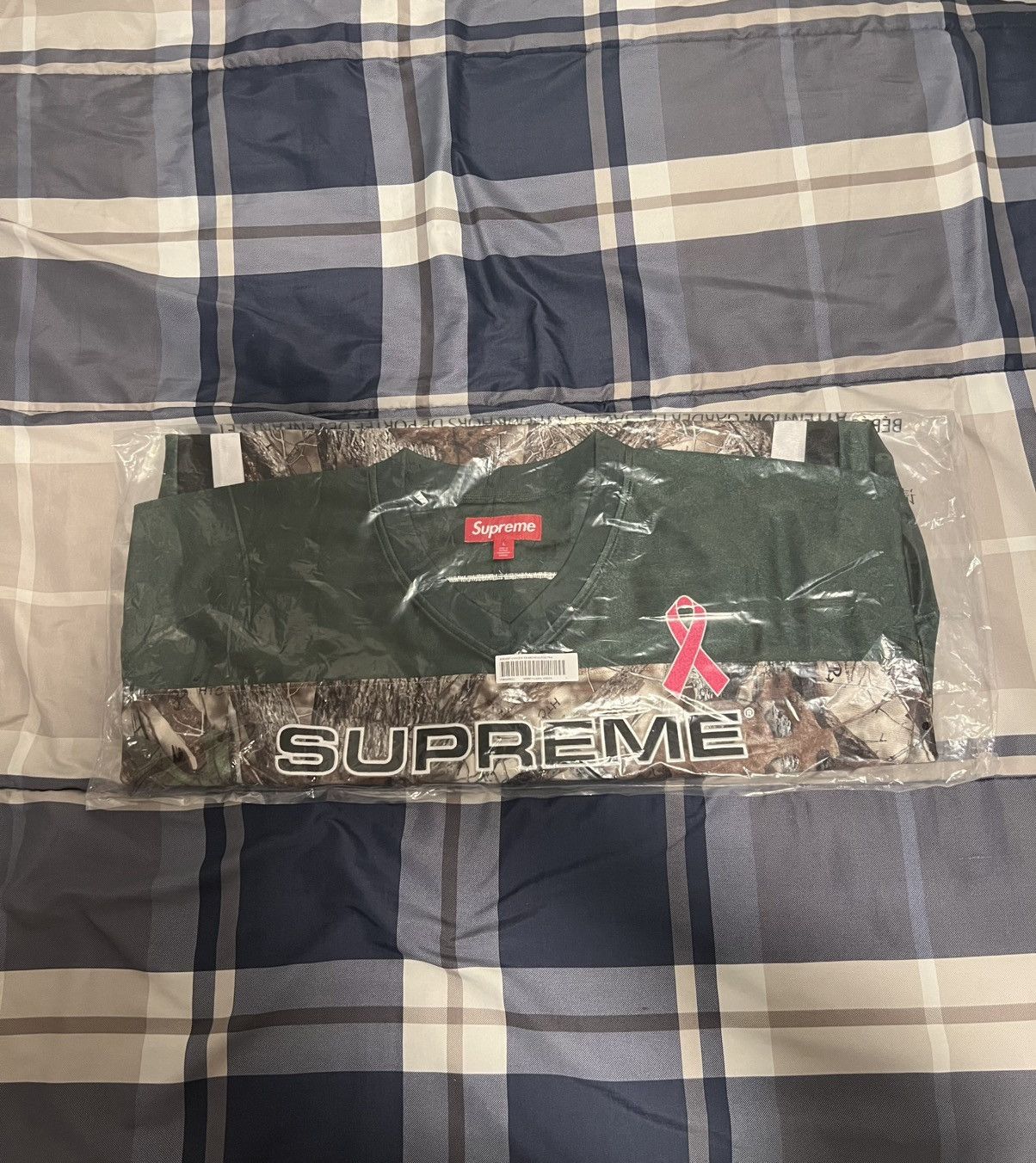 Supreme Supreme Breast Cancer Awareness Football Jersey Green Large Size US L / EU 52-54 / 3 - 1 Thumbnail