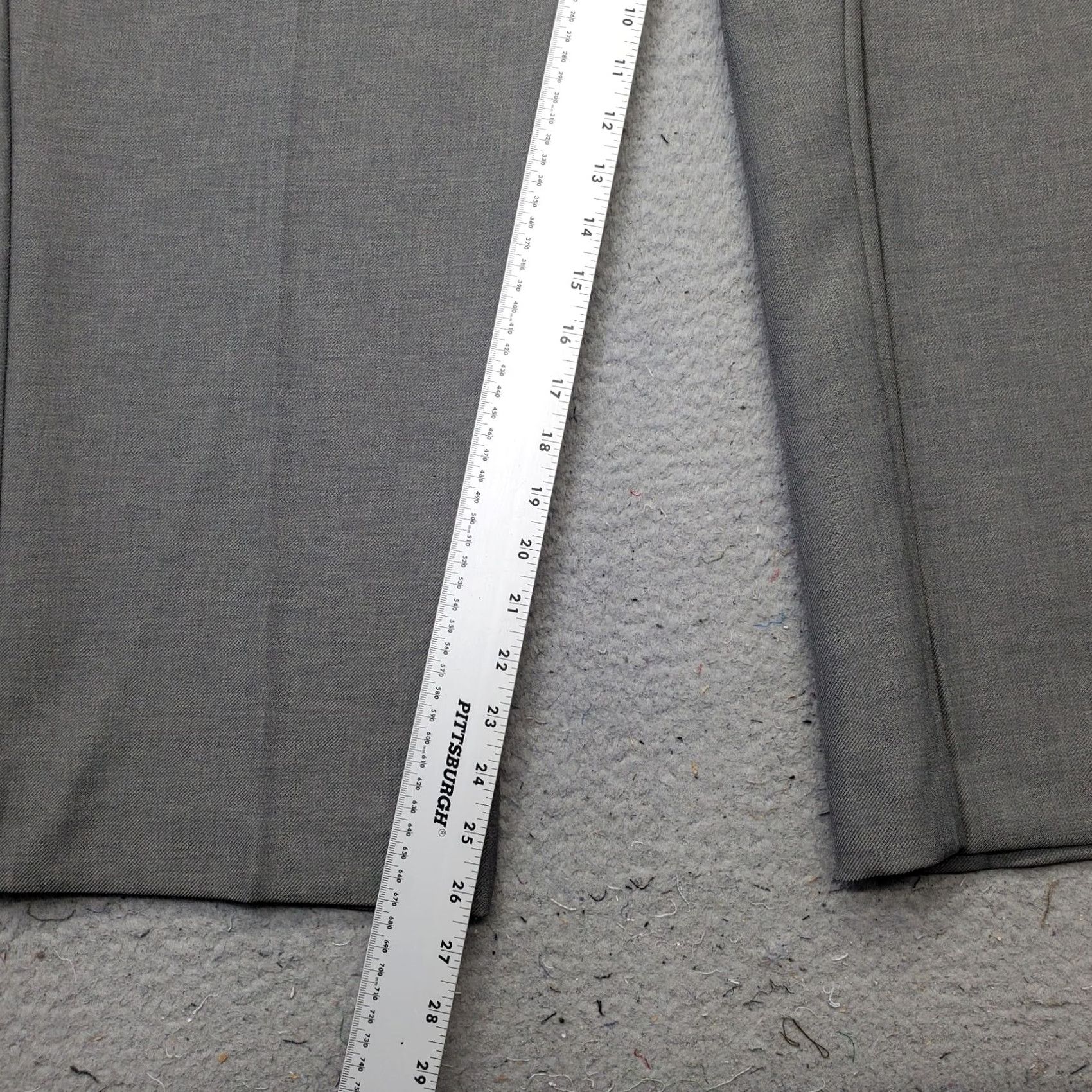 Vintage Alfred Dunner Crop Pants Womens 18W Gray Classic Fit Elastic Waist Slash Pocket Pantss Size 40" / US 18 - 4 Thumbnail