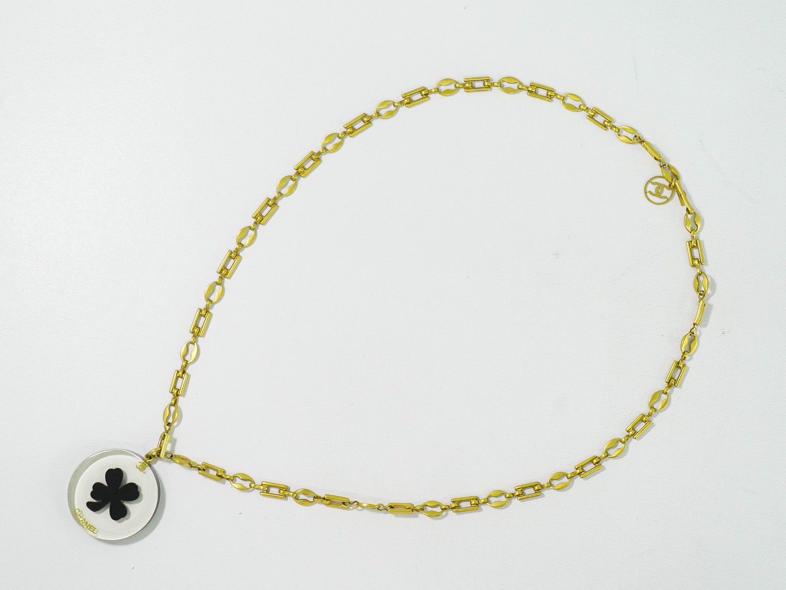Chanel Chanel Trèfle CC Necklace Plastic and Gold plated Size ONE SIZE - 1 Thumbnail