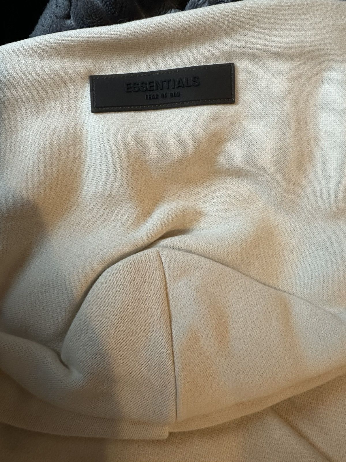 Essentials × Fear of God Essentials Relaxed Fit Hoodie - Eggshell Size US M / EU 48-50 / 2 - 4 Thumbnail