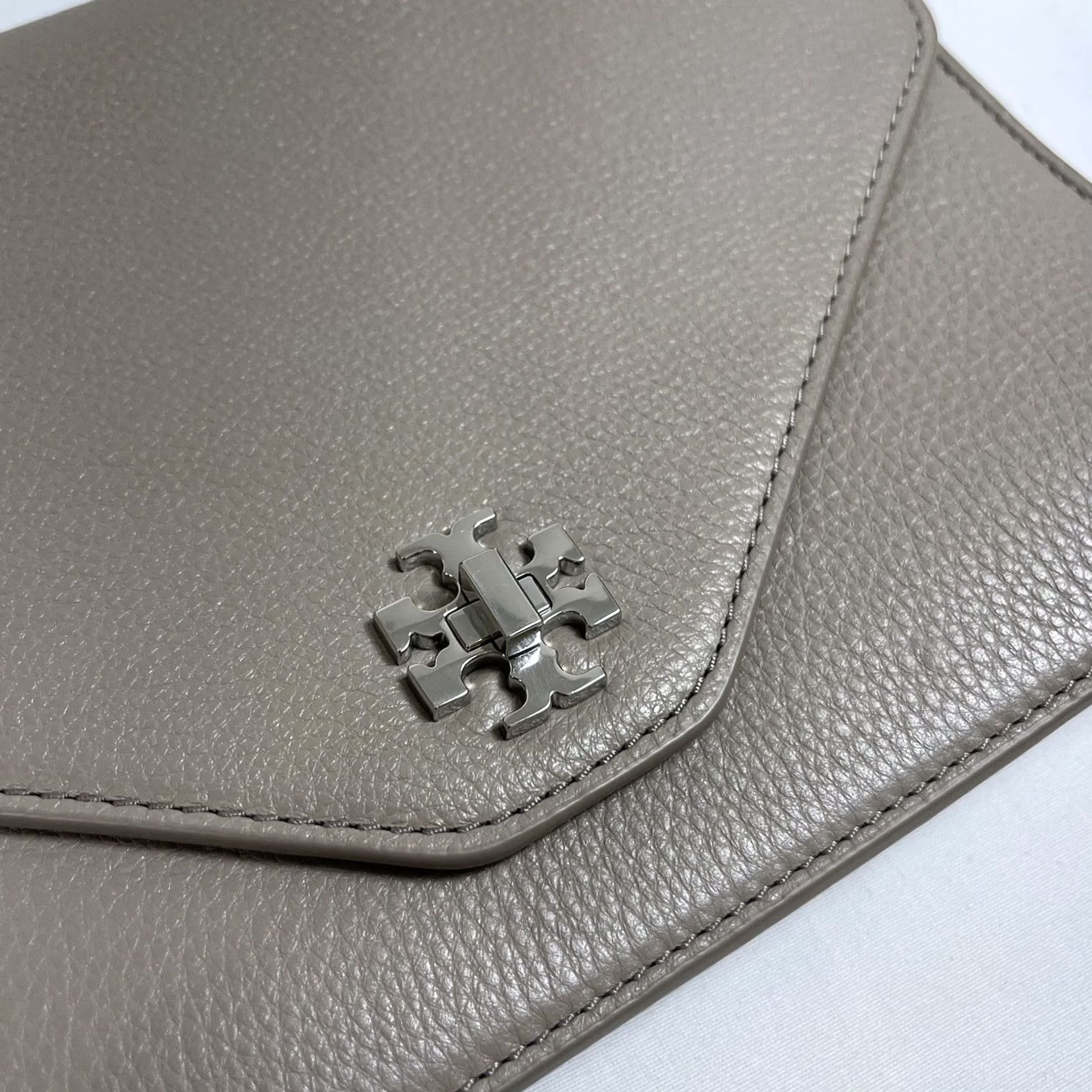 Tory Burch Tory Burch Kira Leather Envelope Convertible Clutch Crossbody Chain Champagne Gray Silver Medium Girls? Size ONE SIZE - 7 Thumbnail
