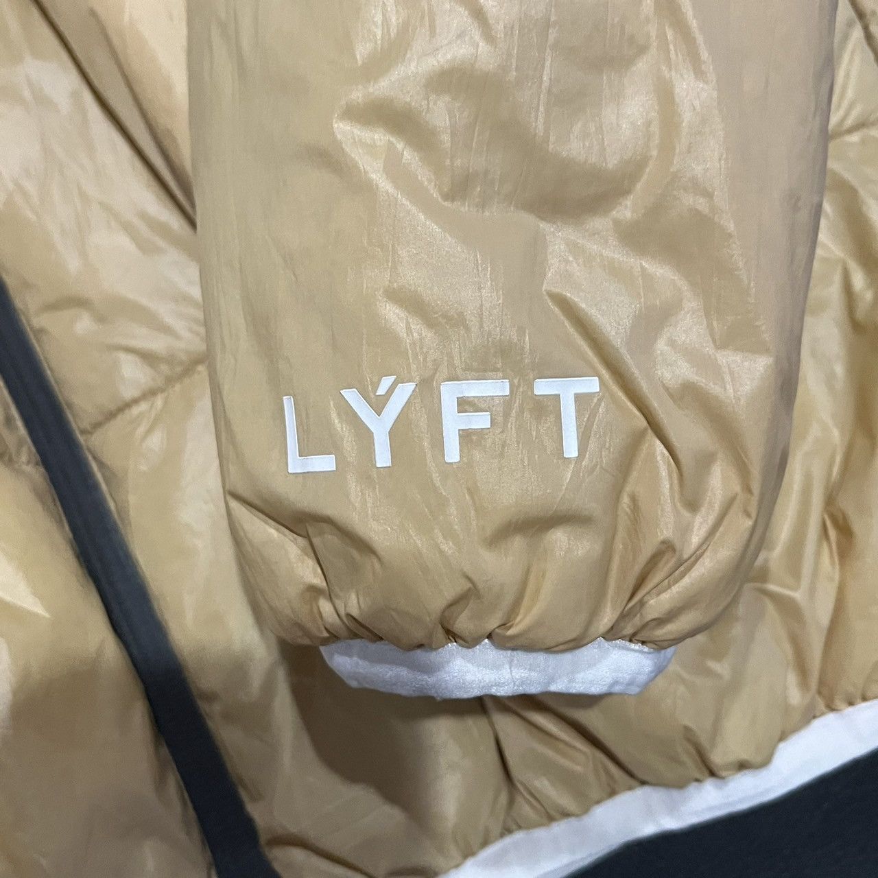 Japanese Brand LYFT Light Weight Warm Nylon Jacket Beige Size US M / EU 48-50 / 2 - 7 Thumbnail