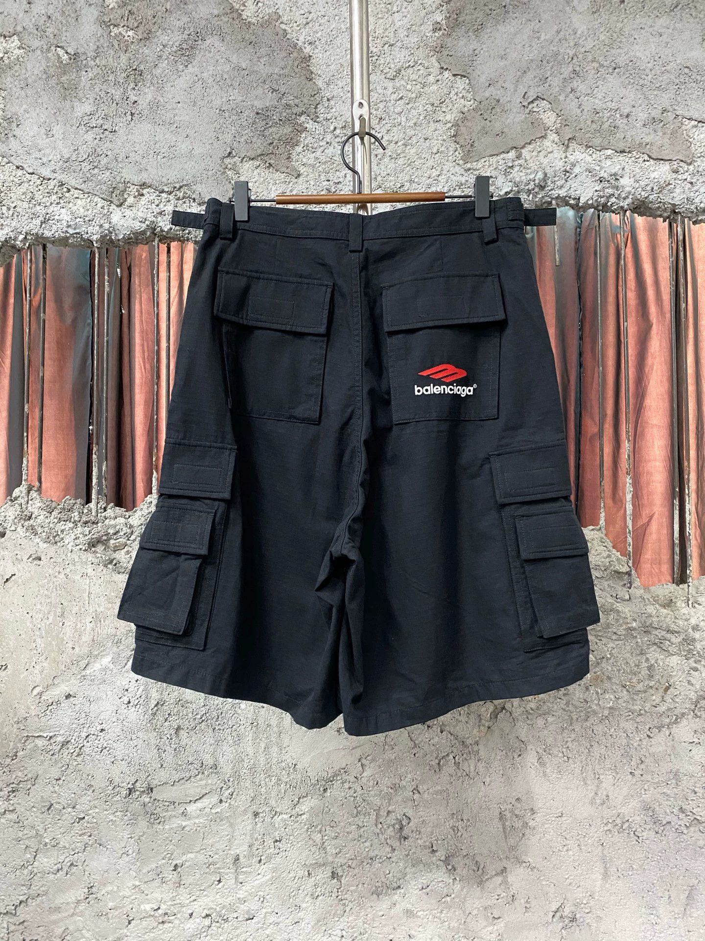 Balenciaga Balenciaga cargo shorts Size US 28 / EU 44 - 2 Thumbnail